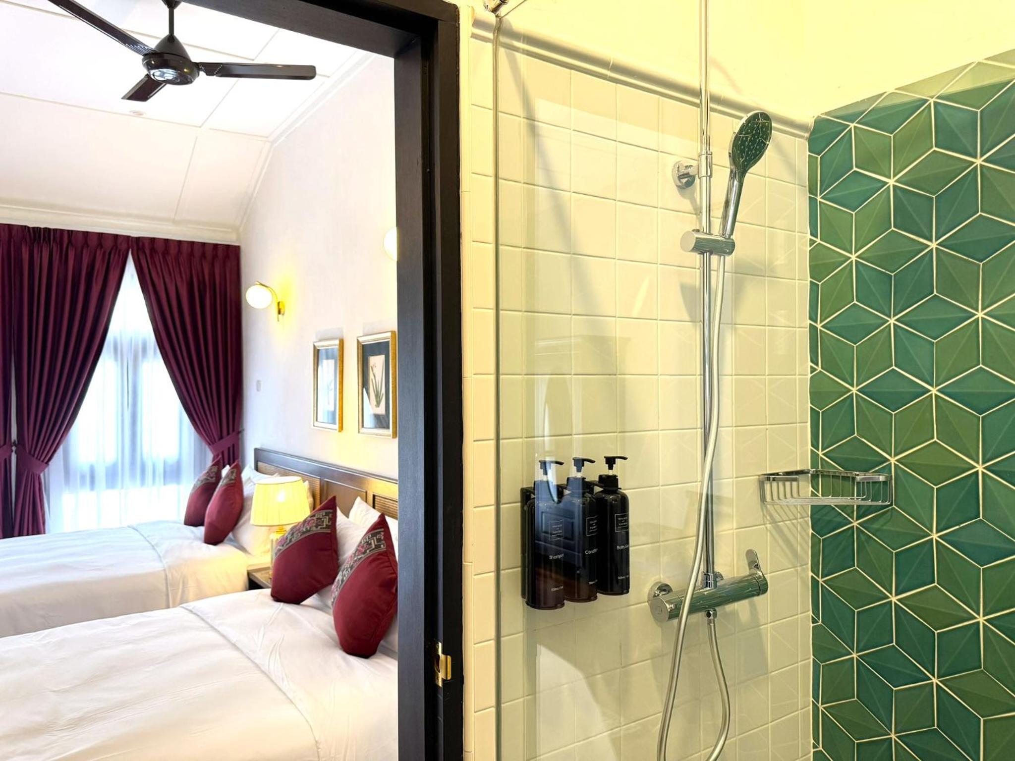 2-Bedrooms Yeng Keng Townhouse No.5