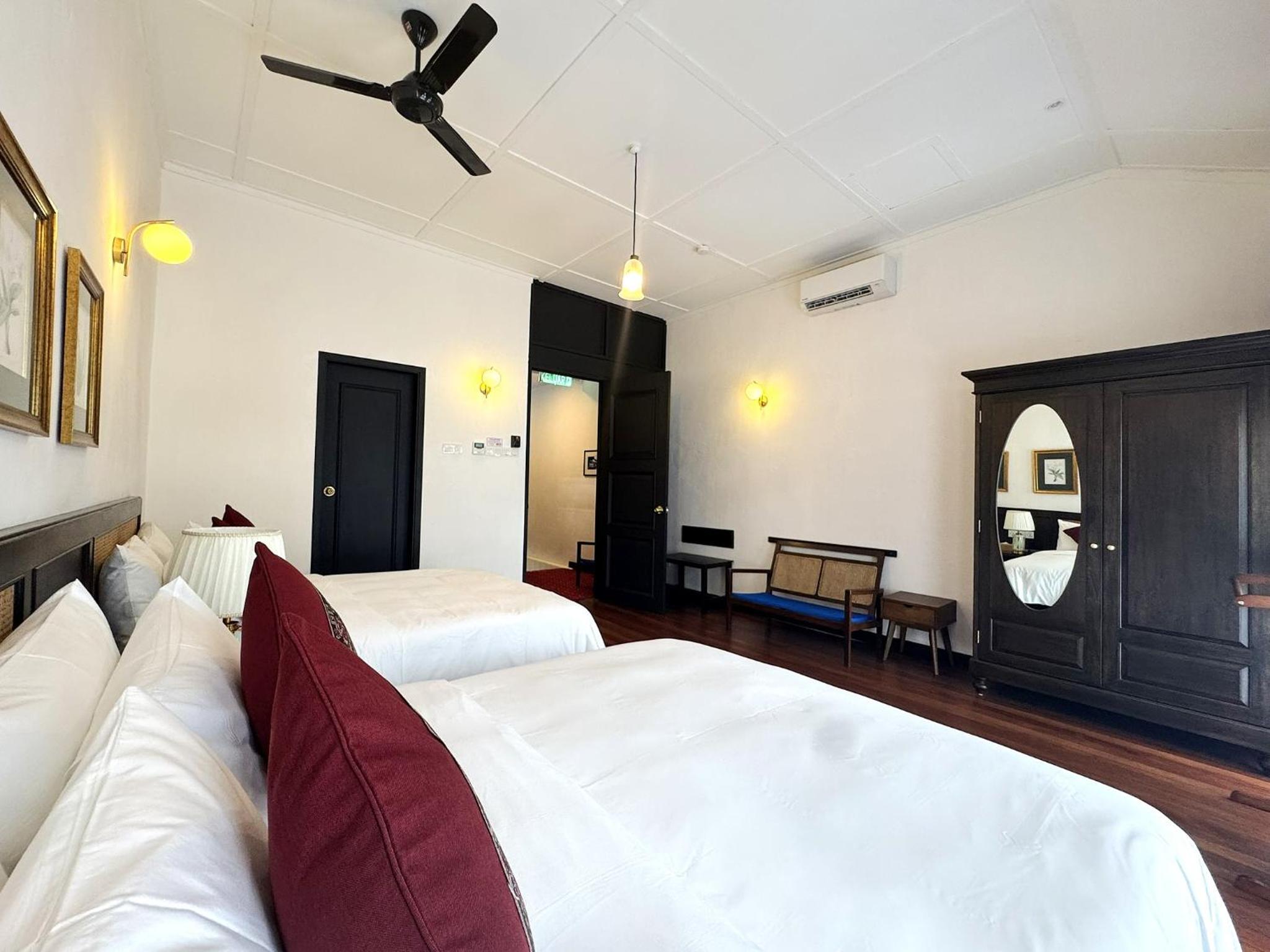 2-Bedrooms Yeng Keng Townhouse No.5