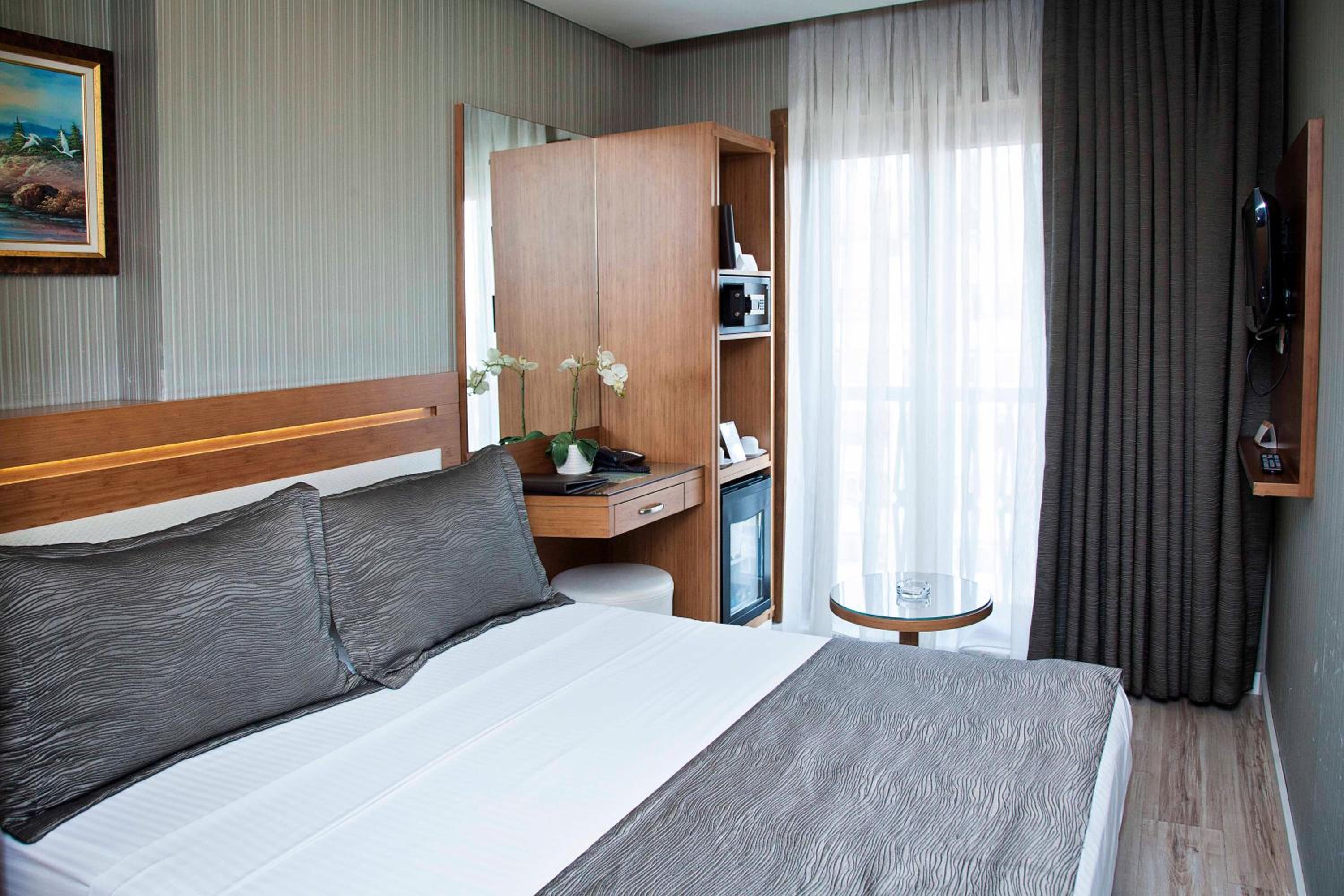 Standard Double or Twin Room photo 2