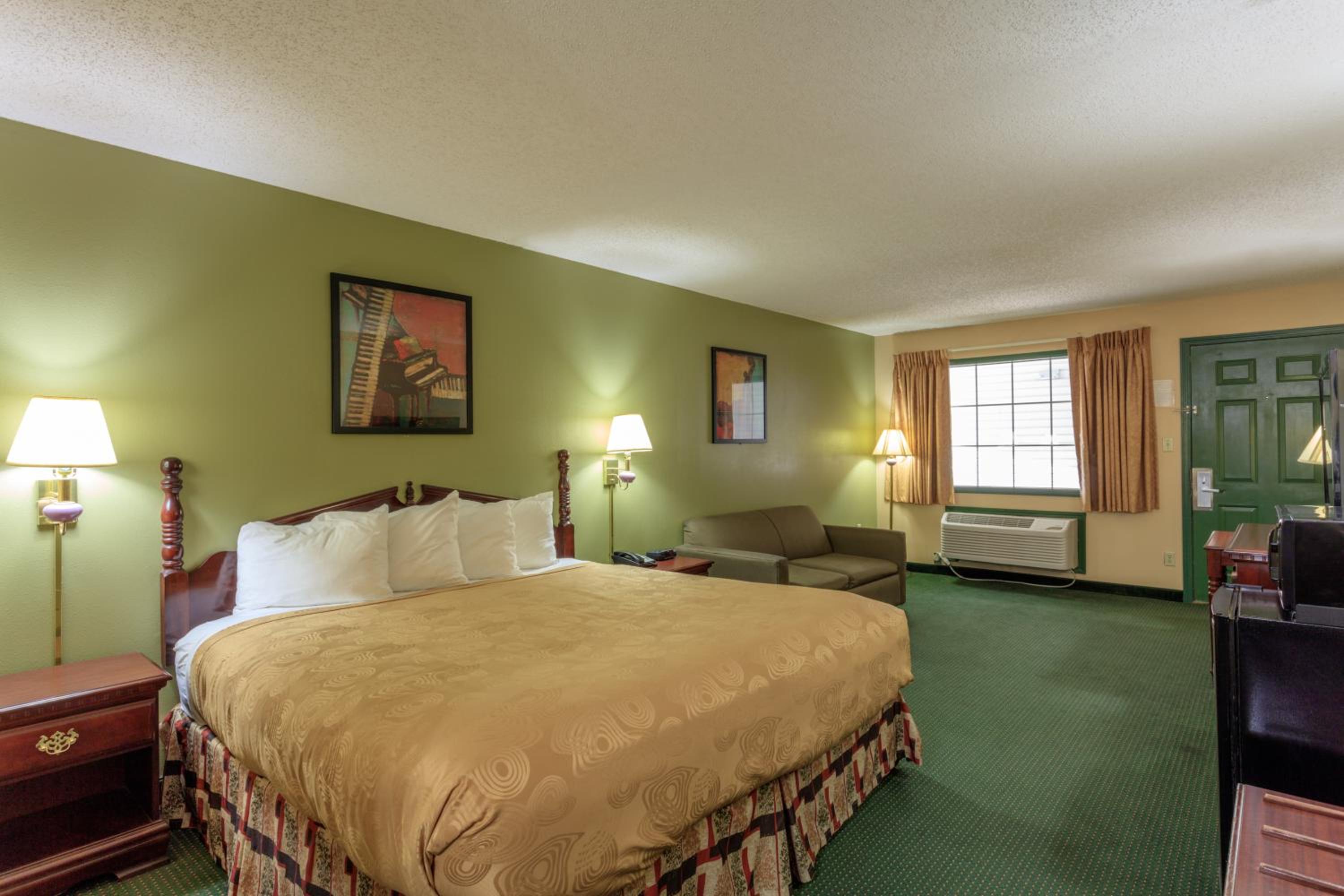Deluxe King Room - First Floor - Non-Smoking - Photo 6