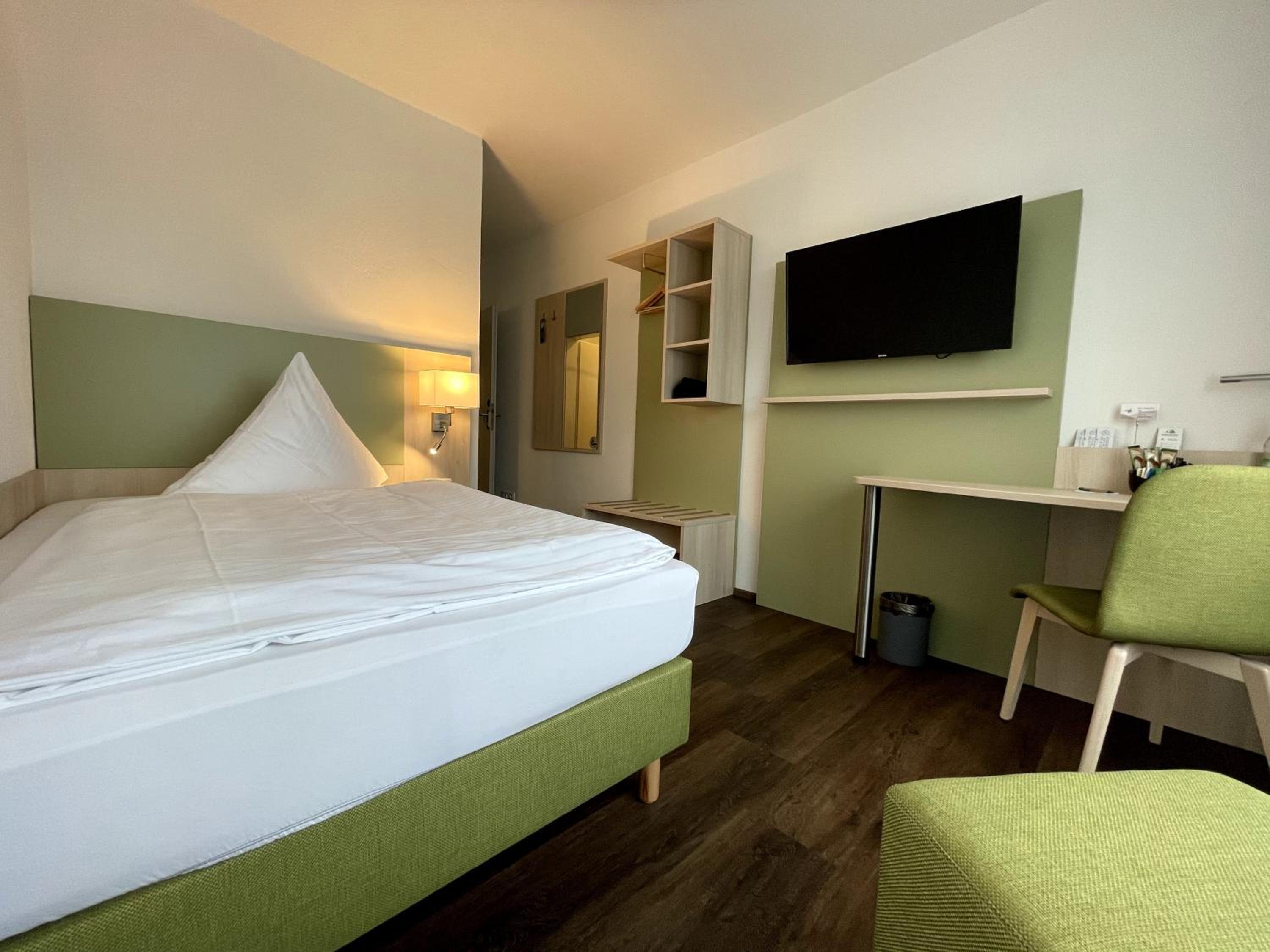 Business Single Room with Balcony