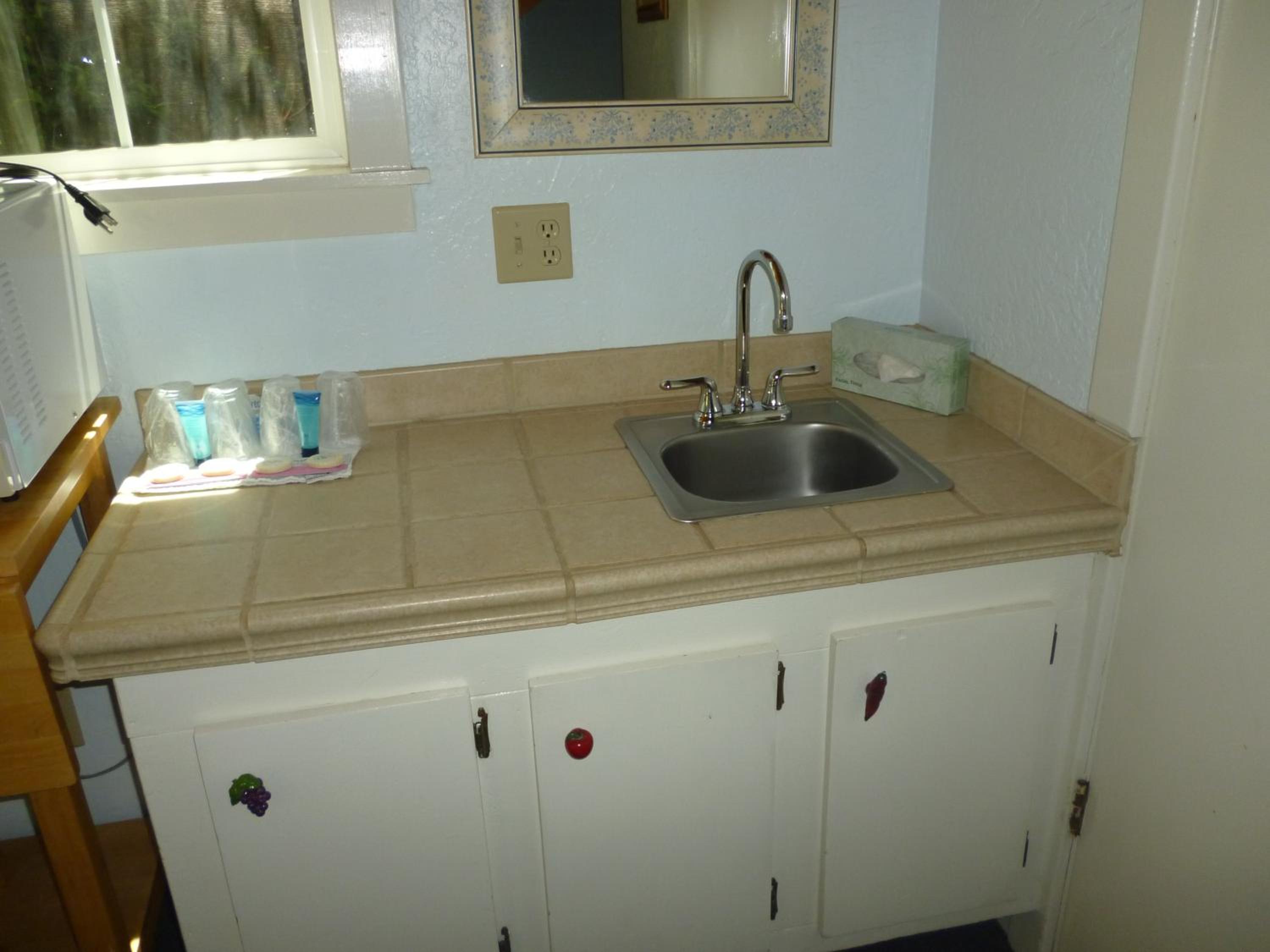 One-Bedroom Suite with Private Bath photo 3