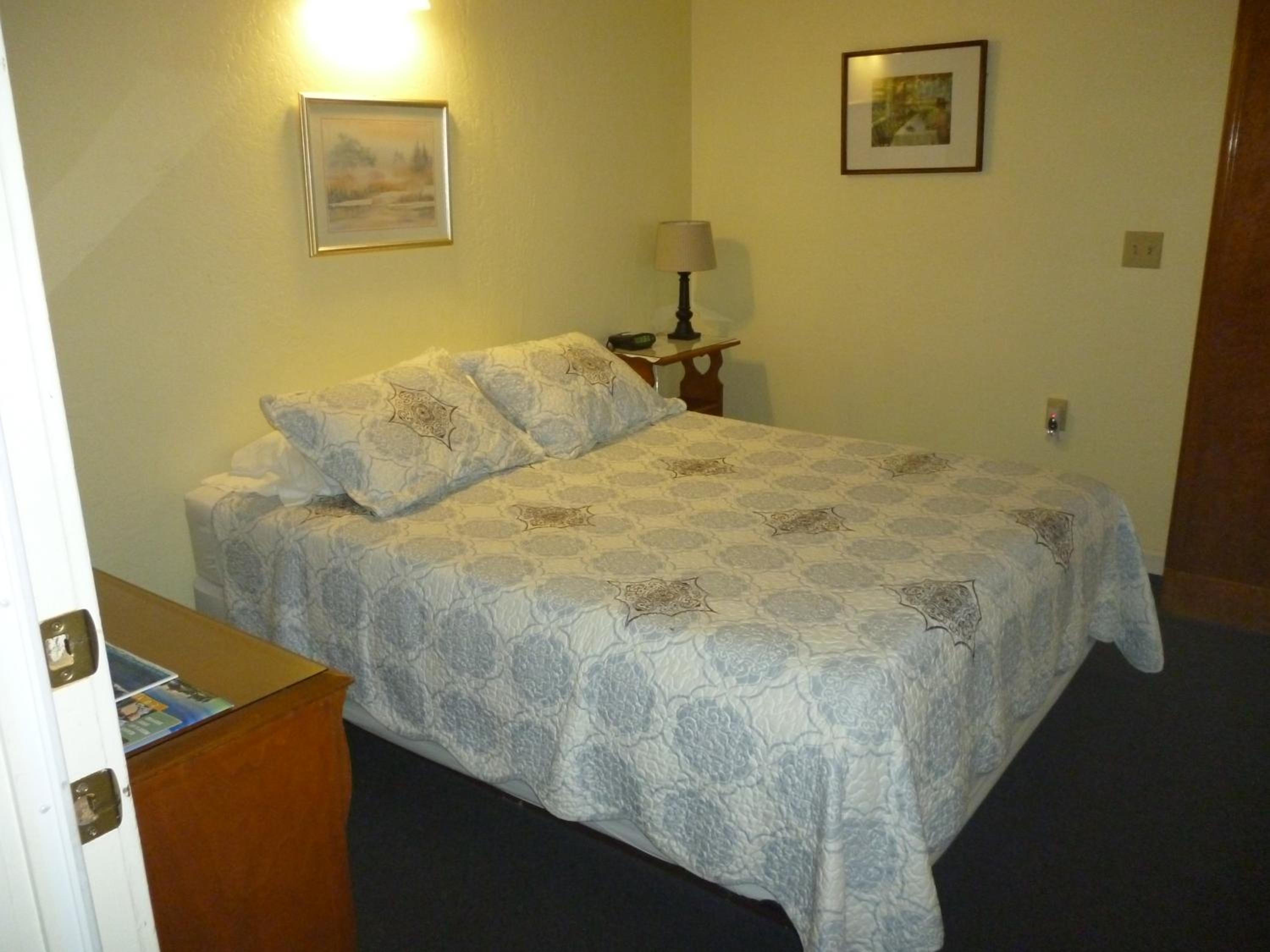 Basic Room, One Bed, No Bathroom photo 1