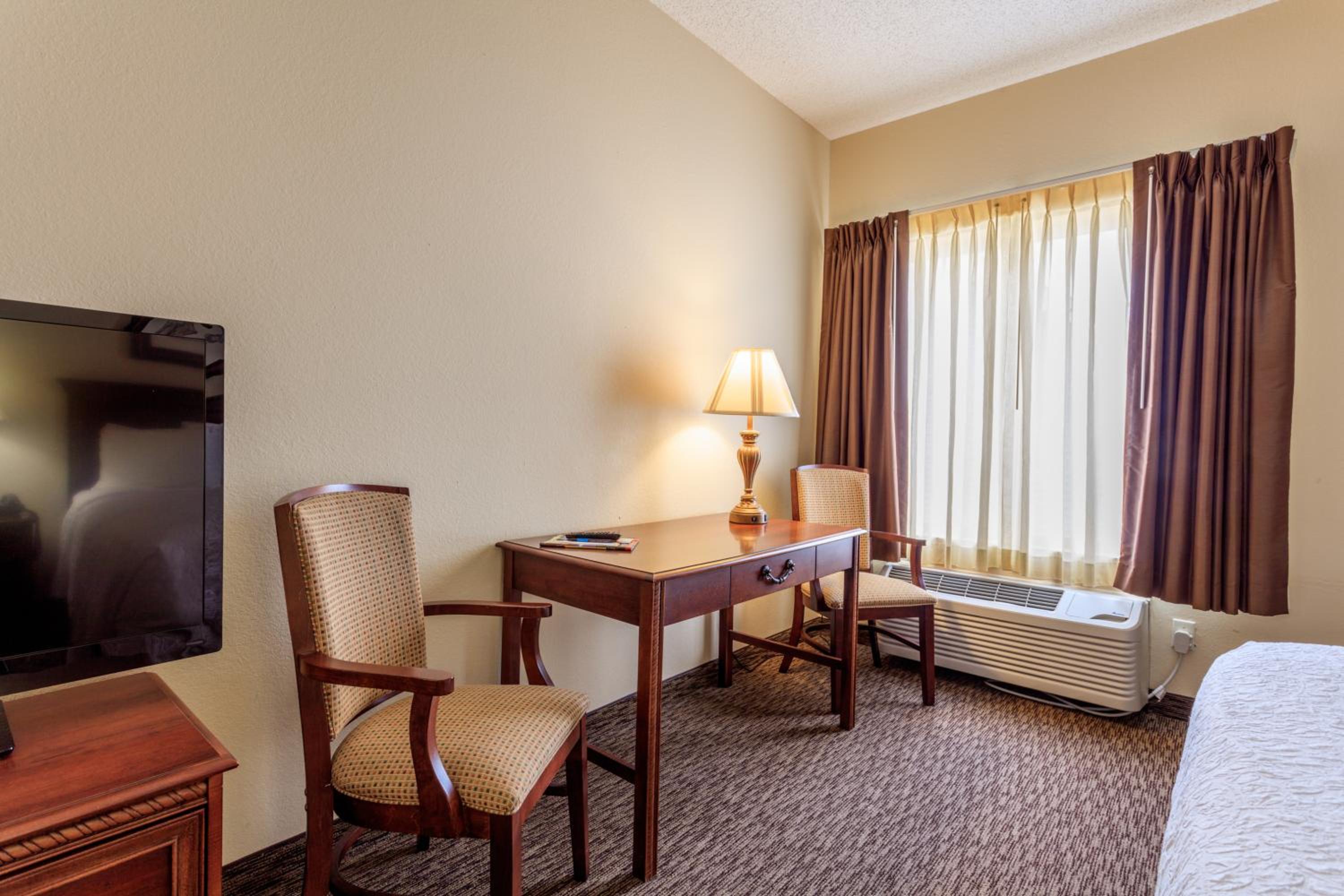 Queen Room with Two Queen Beds with Roll-In Shower - Disability Access - Photo 3