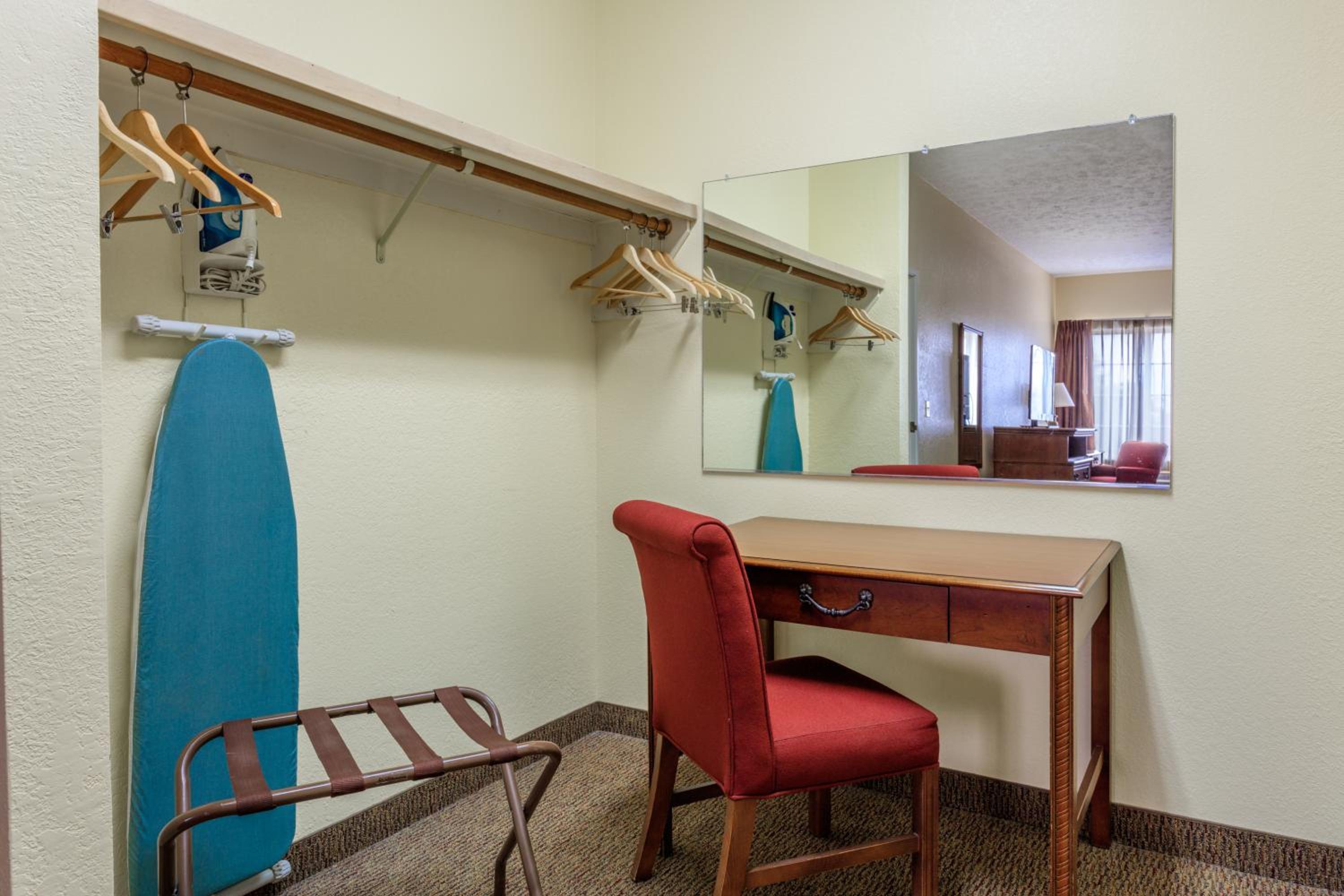 Two Queen Suite - Photo 8