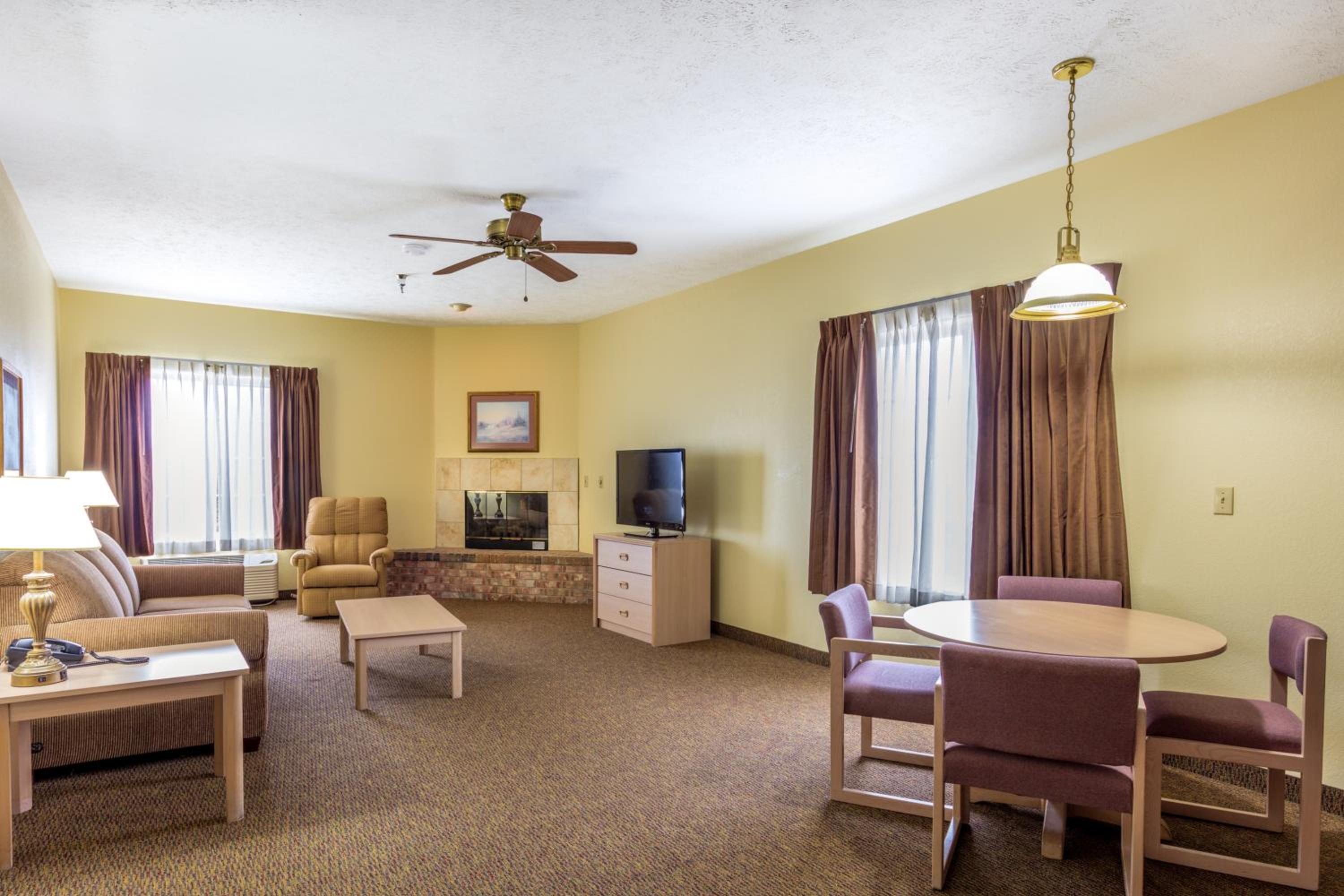 Two Queen Suite - Photo 7
