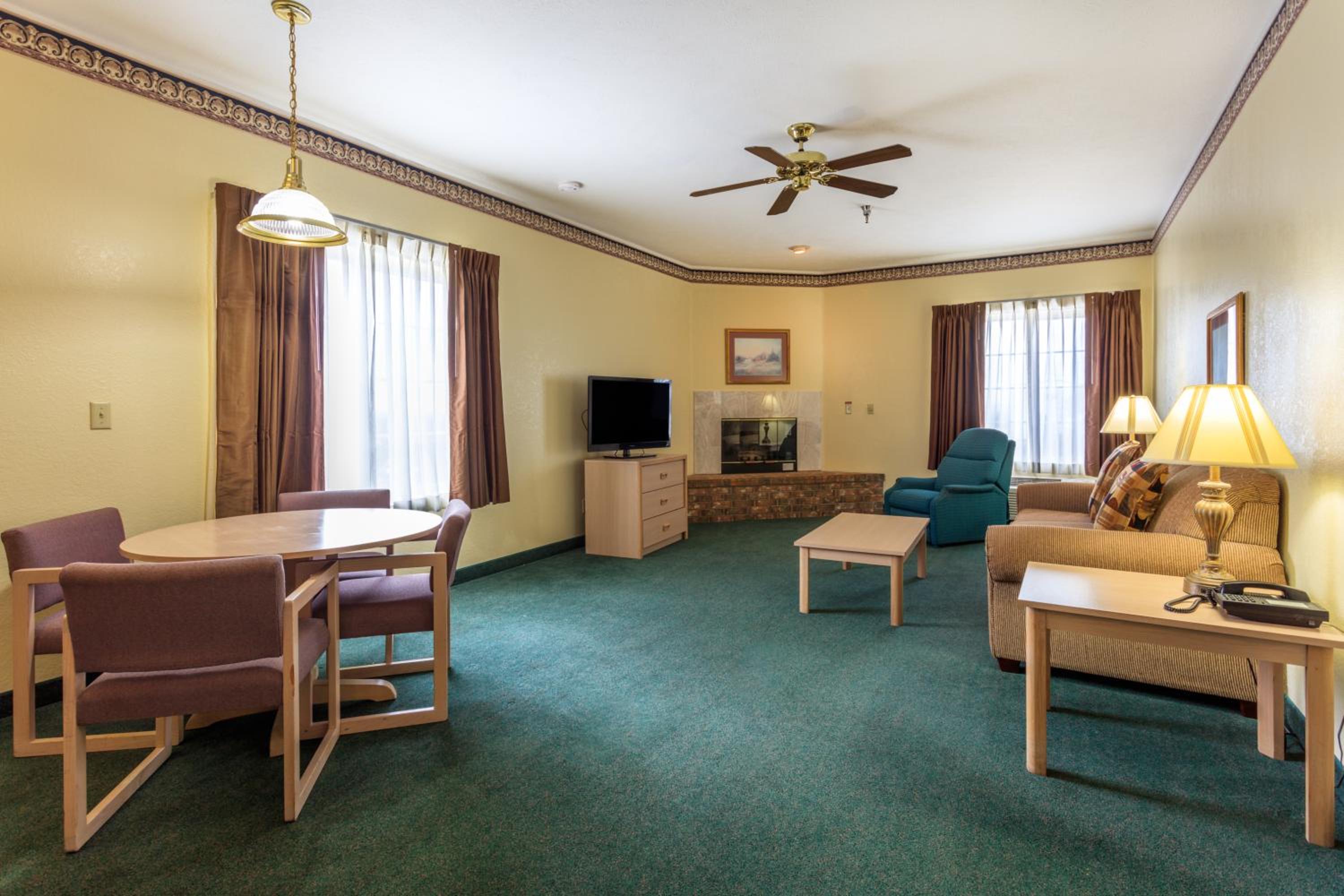Two Queen Suite - Photo 3