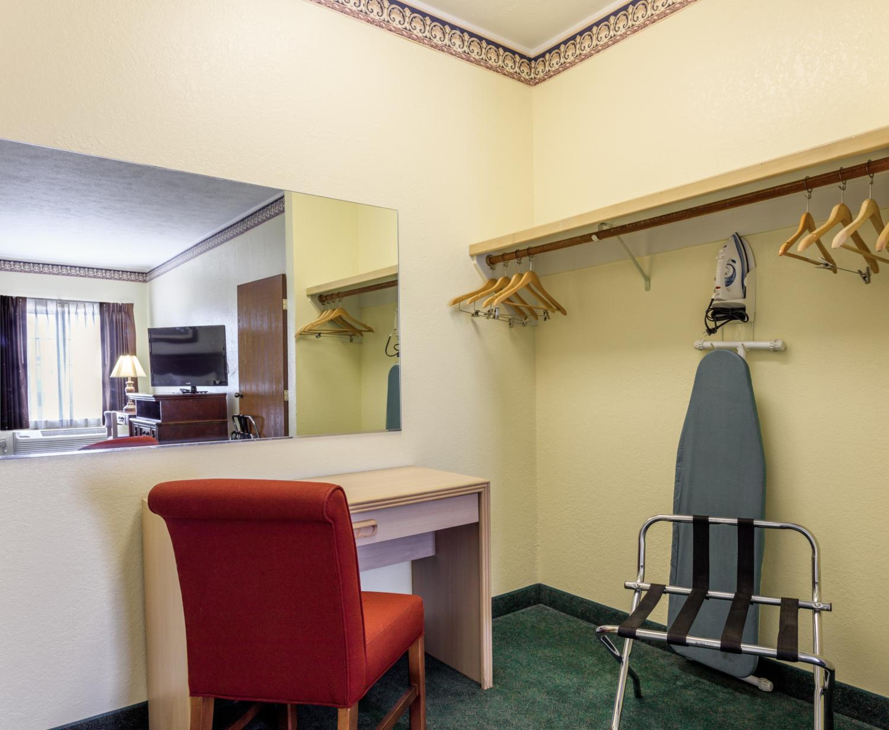 Two Queen Suite - Photo 4