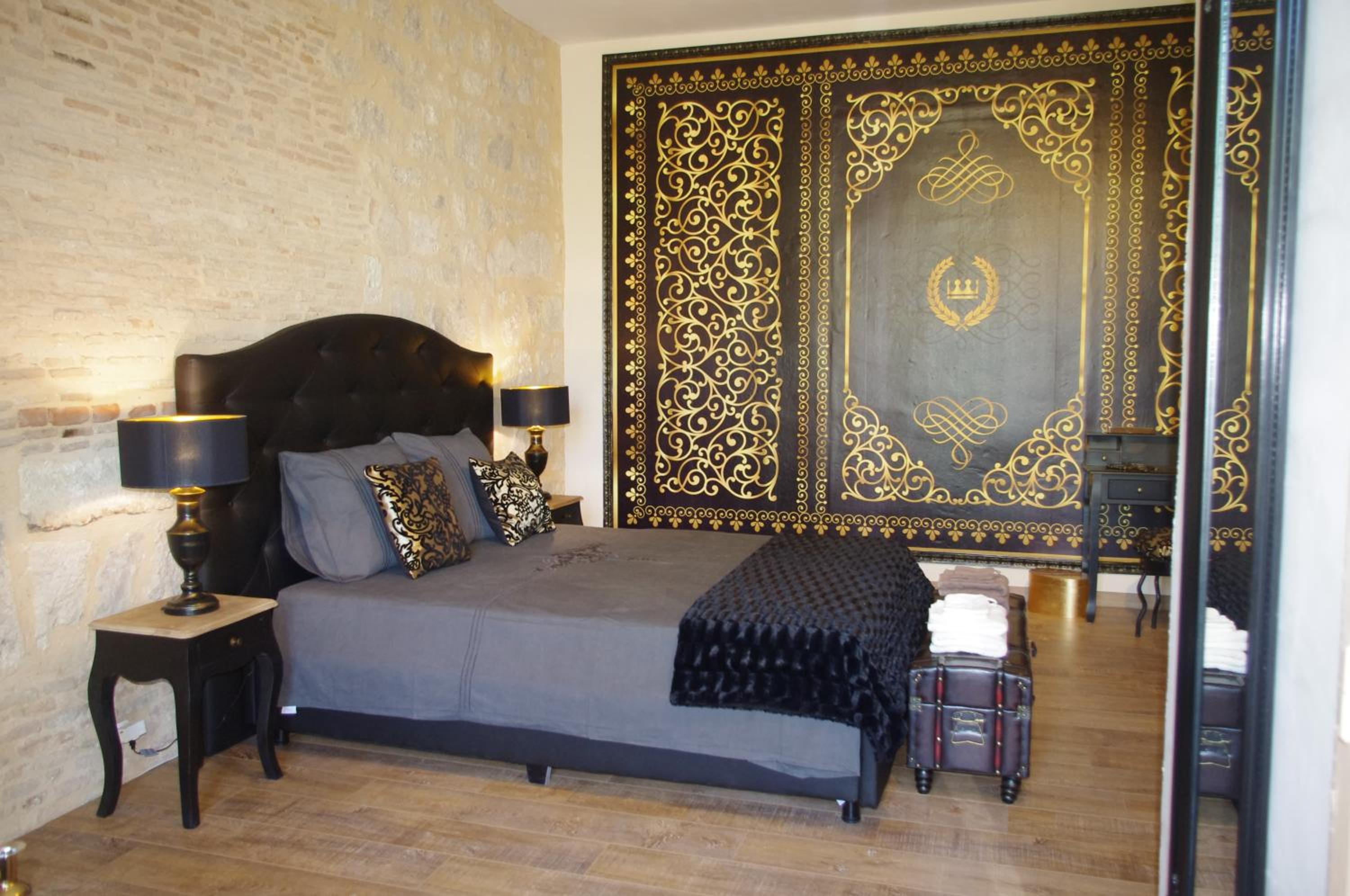 One-Bedroom Apartment - Photo 8