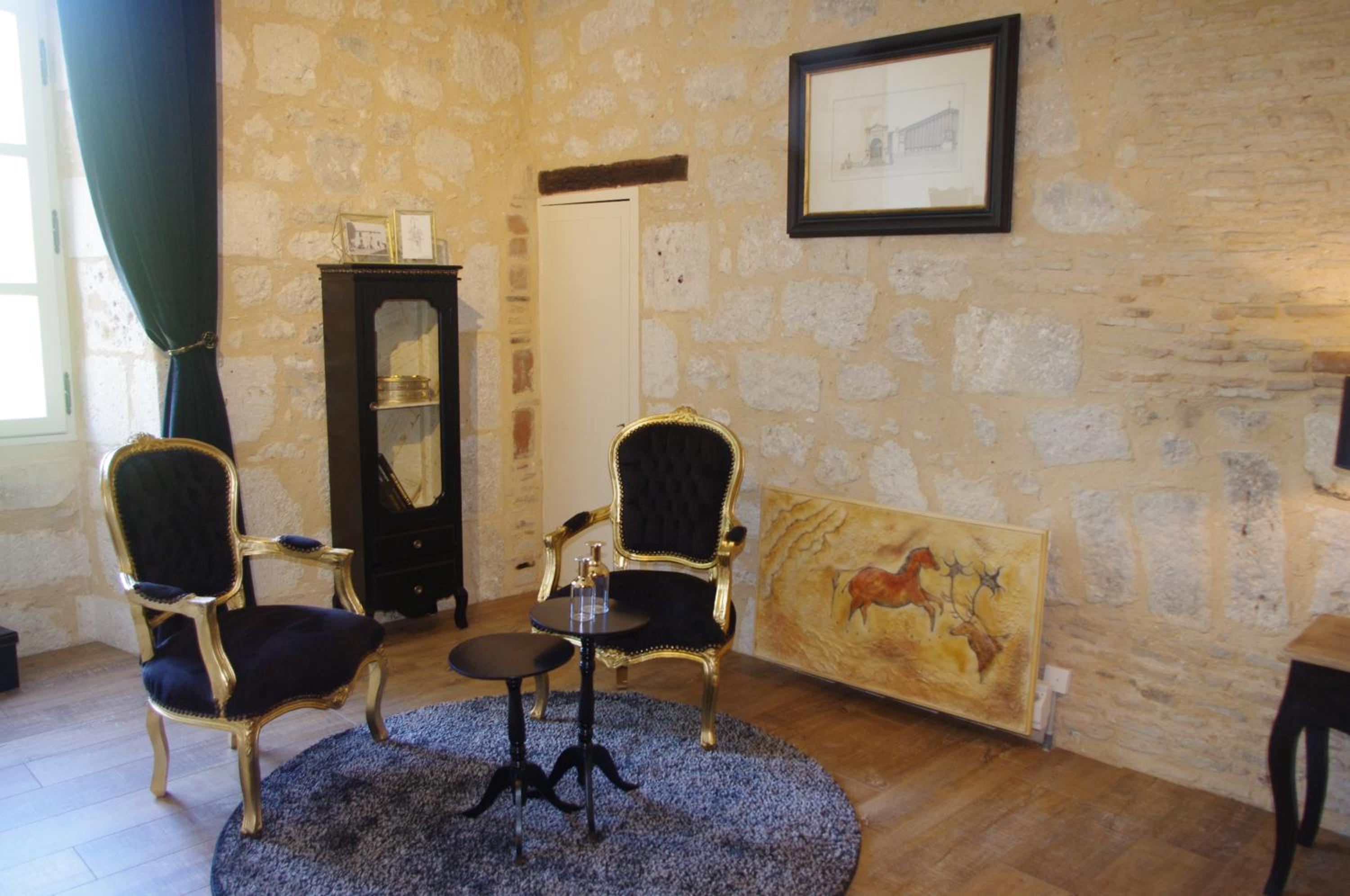 One-Bedroom Apartment - Photo 6