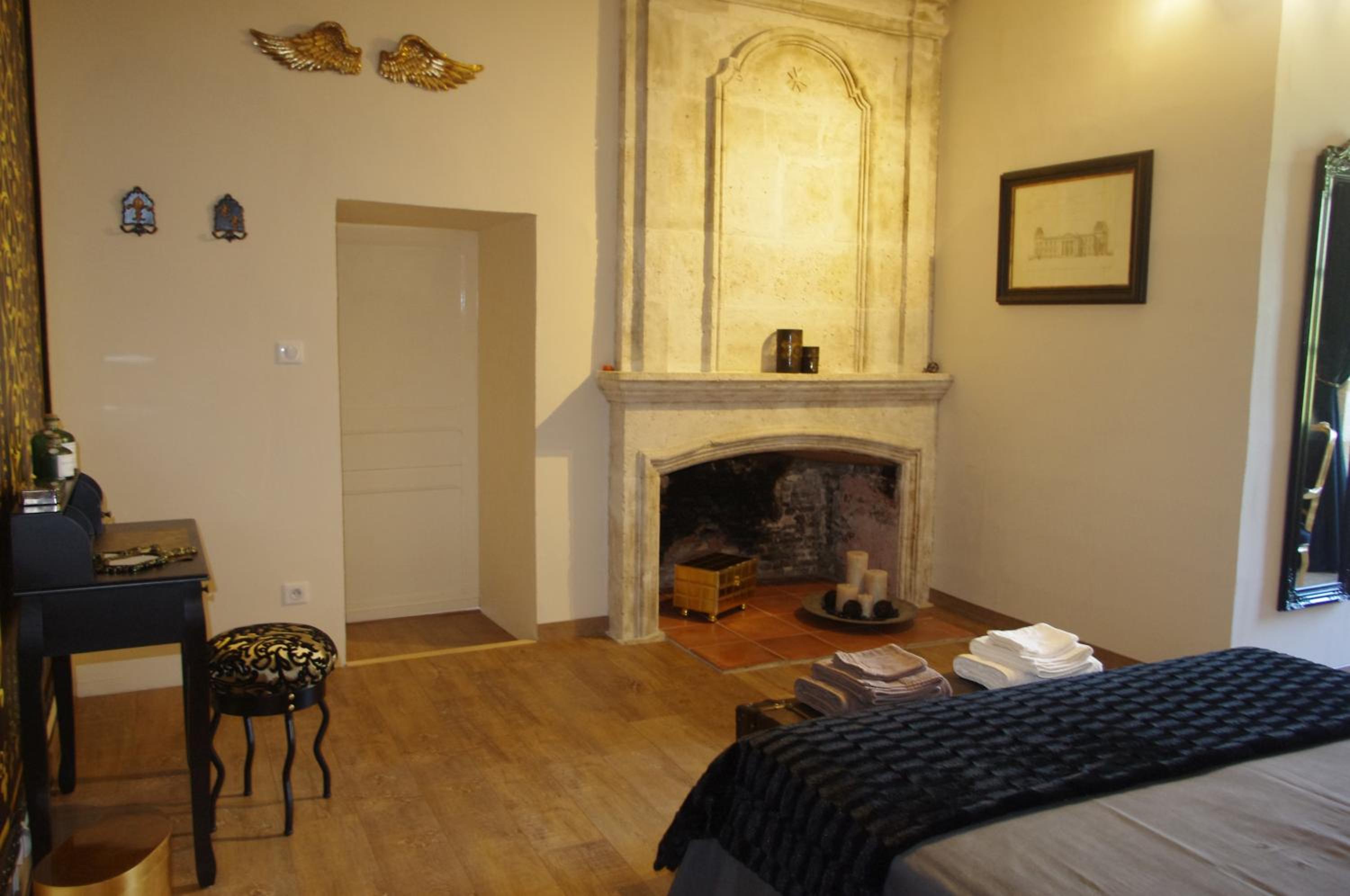 One-Bedroom Apartment - Photo 9