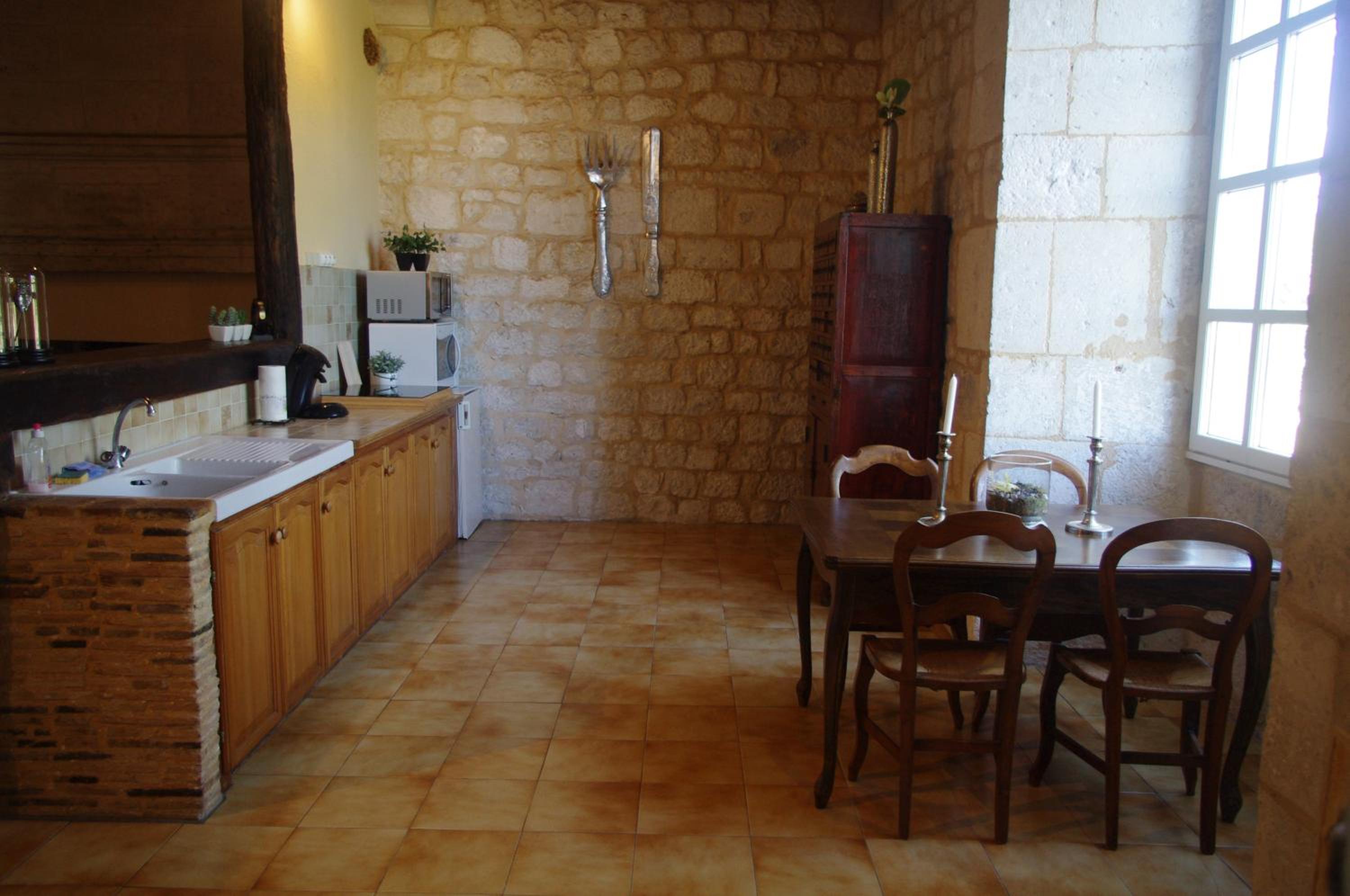One-Bedroom Apartment - Photo 4