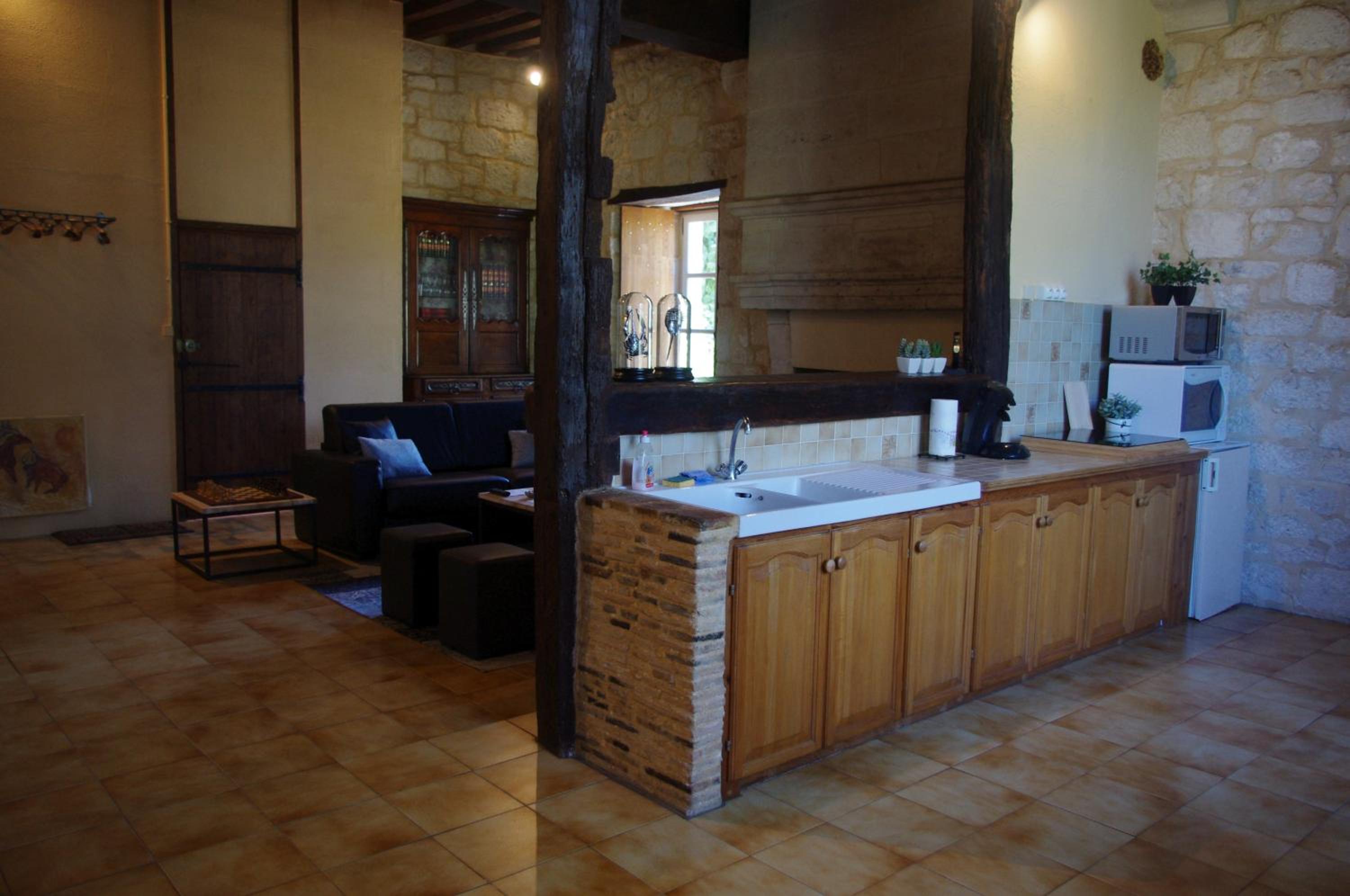 One-Bedroom Apartment - Photo 3