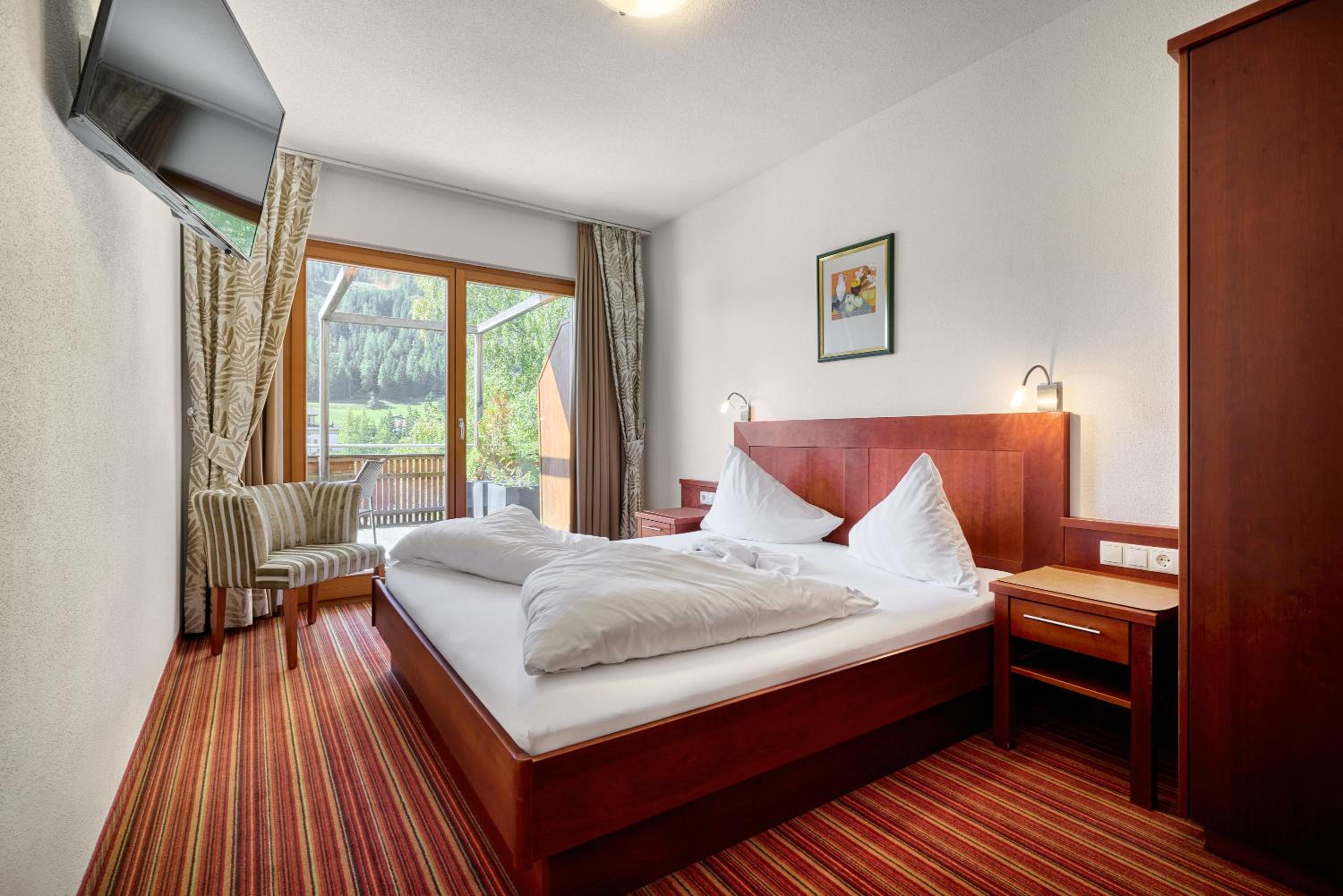 One-Bedroom Apartment with Balcony photo 1