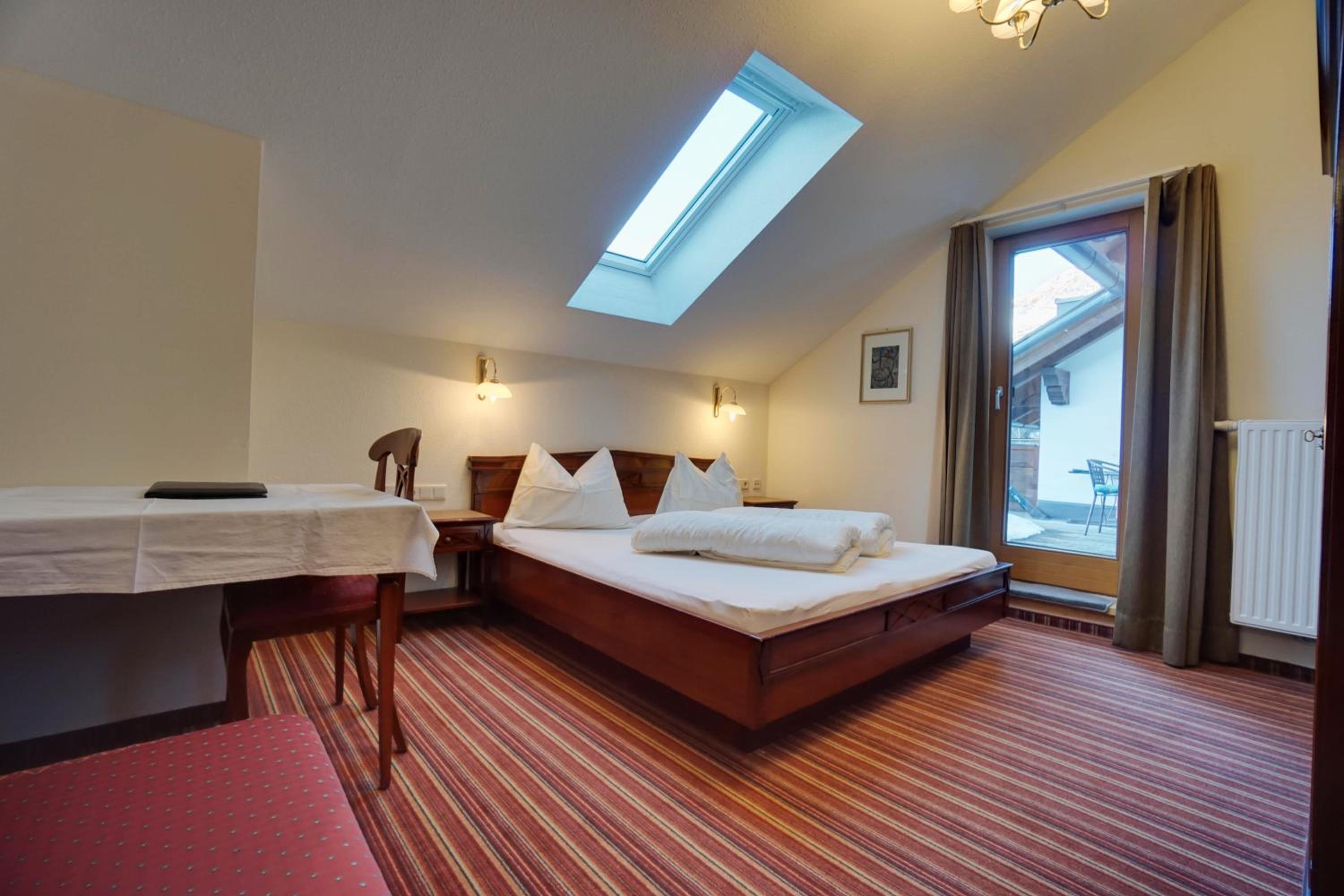 Two-Bedroom Apartment with Balcony photo 3