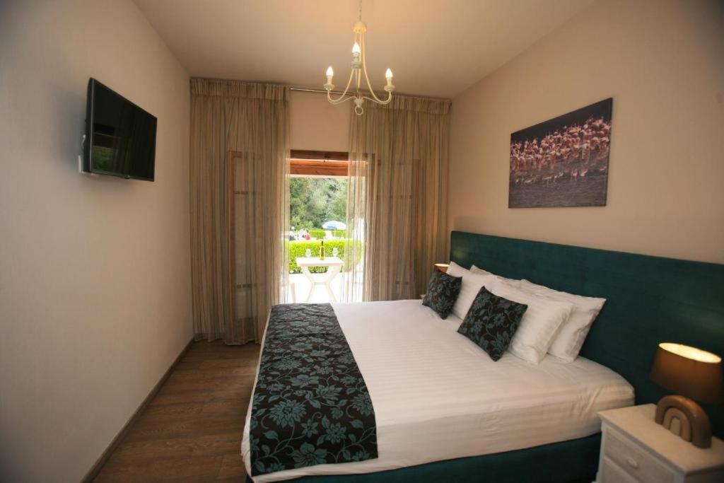 Double Room with Pool View