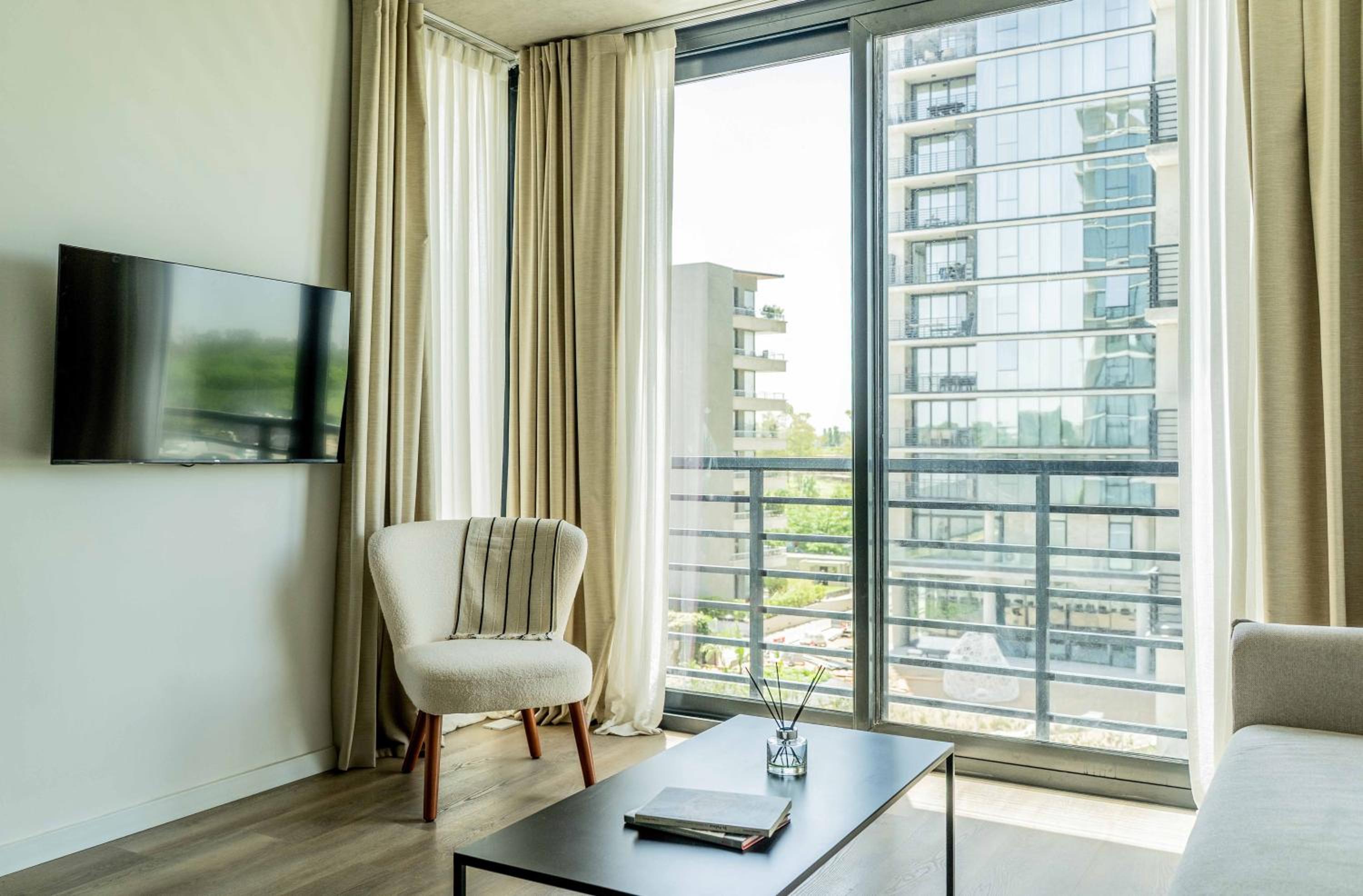 One-Bedroom Apartment with View photo 1