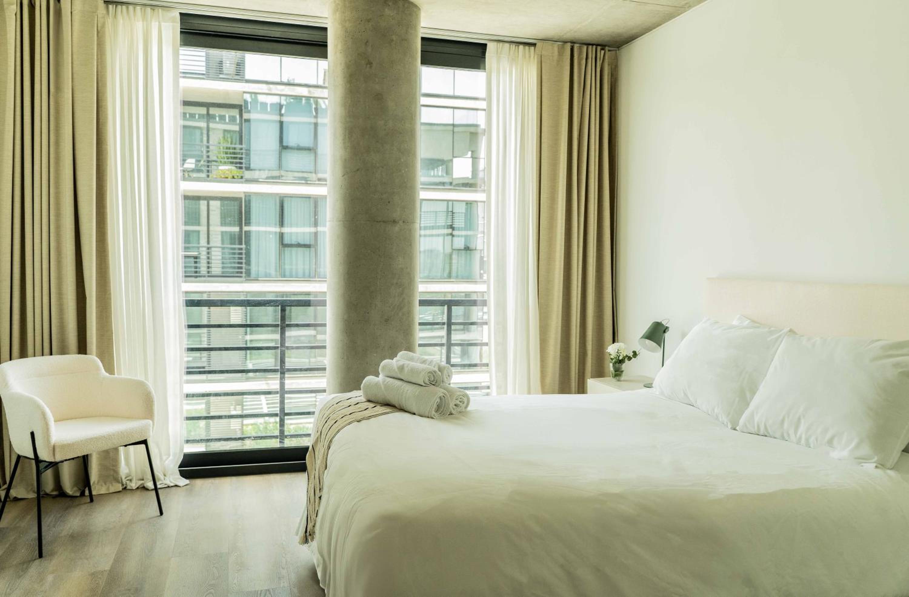 One-Bedroom Apartment with View photo 2
