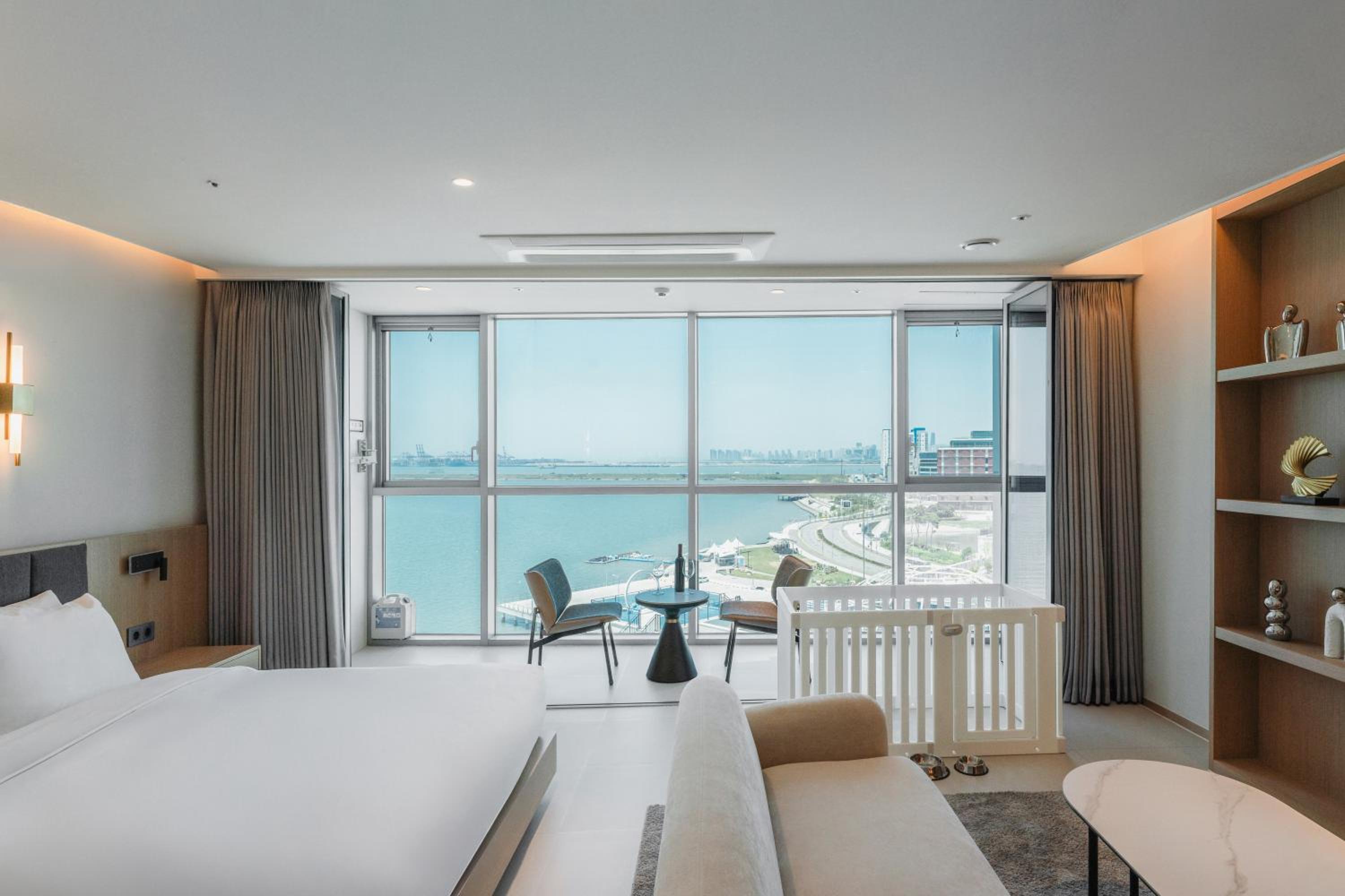 [Pet Room] Standard Twin Room with Half Ocean View- Free Breakfast for 1 person - Photo 1