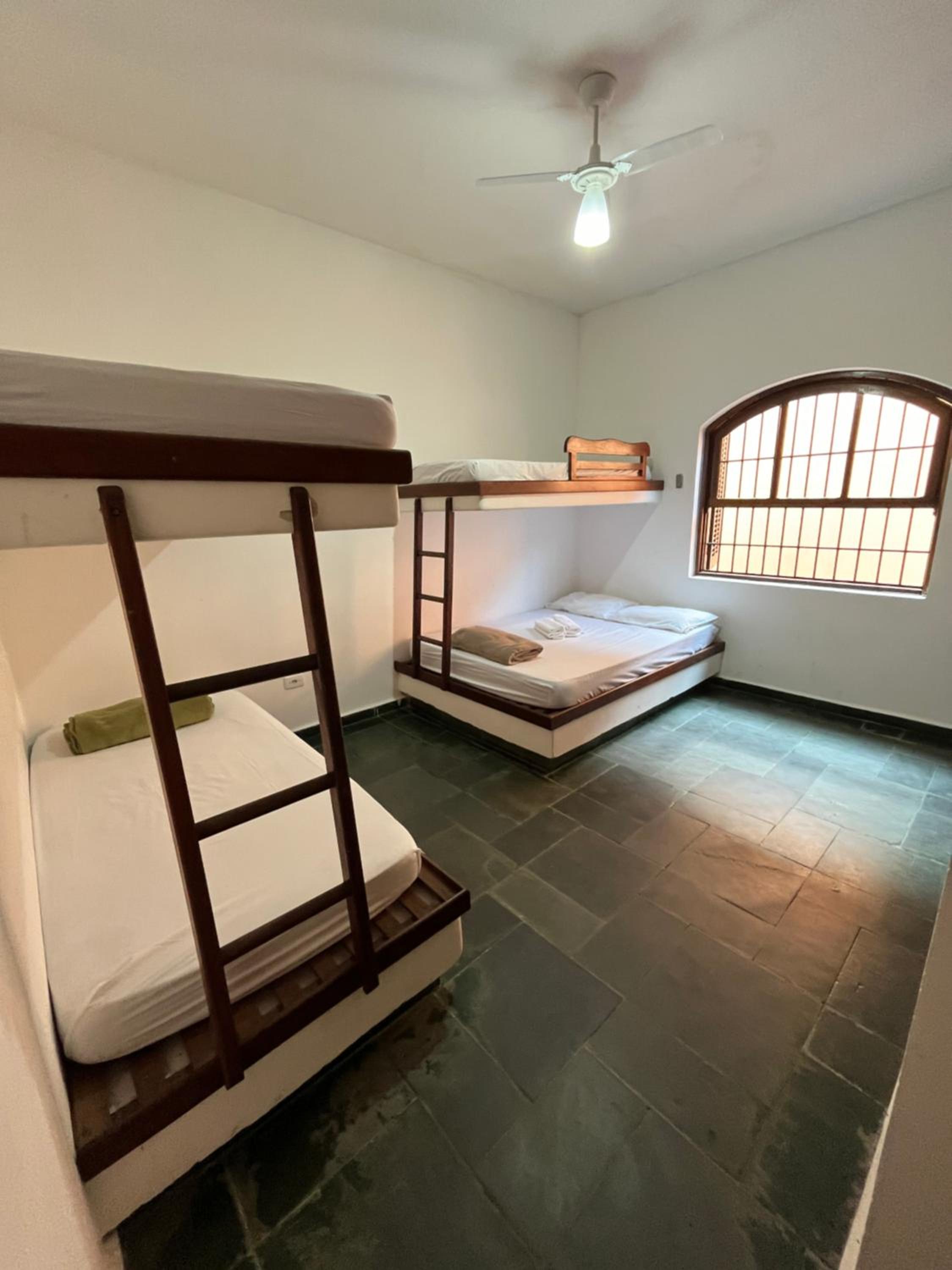 Five-Bedroom House photo 2