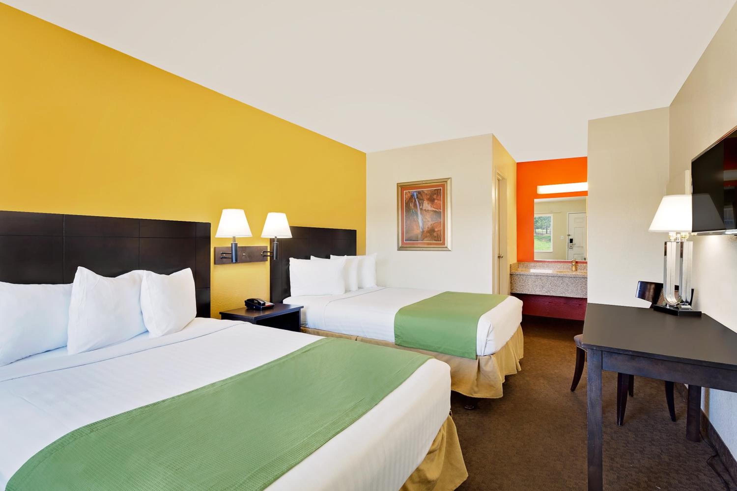 Deluxe Business Double Room - Non-Smoking photo 2
