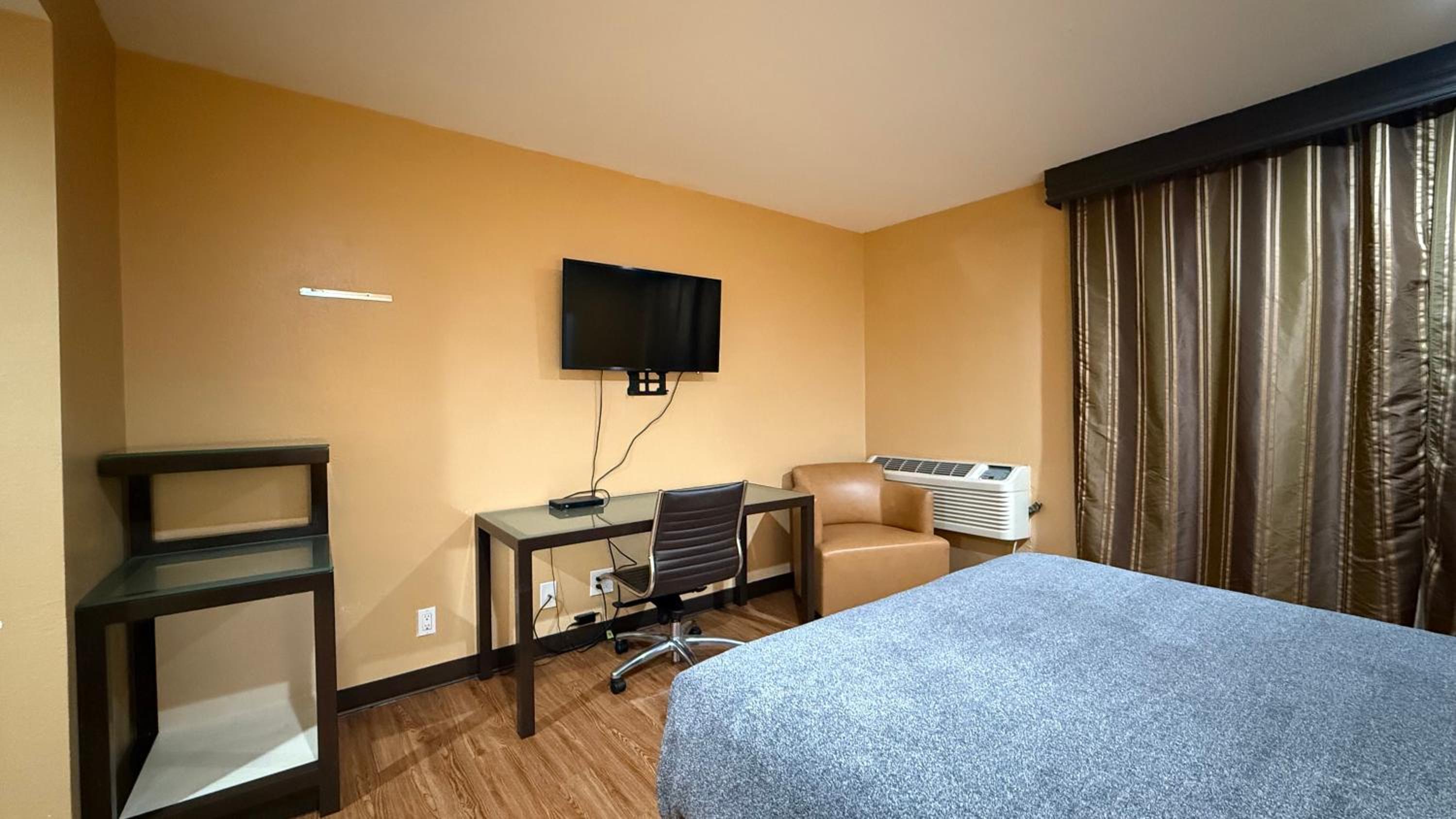 Queen Room - Disability Access photo 3