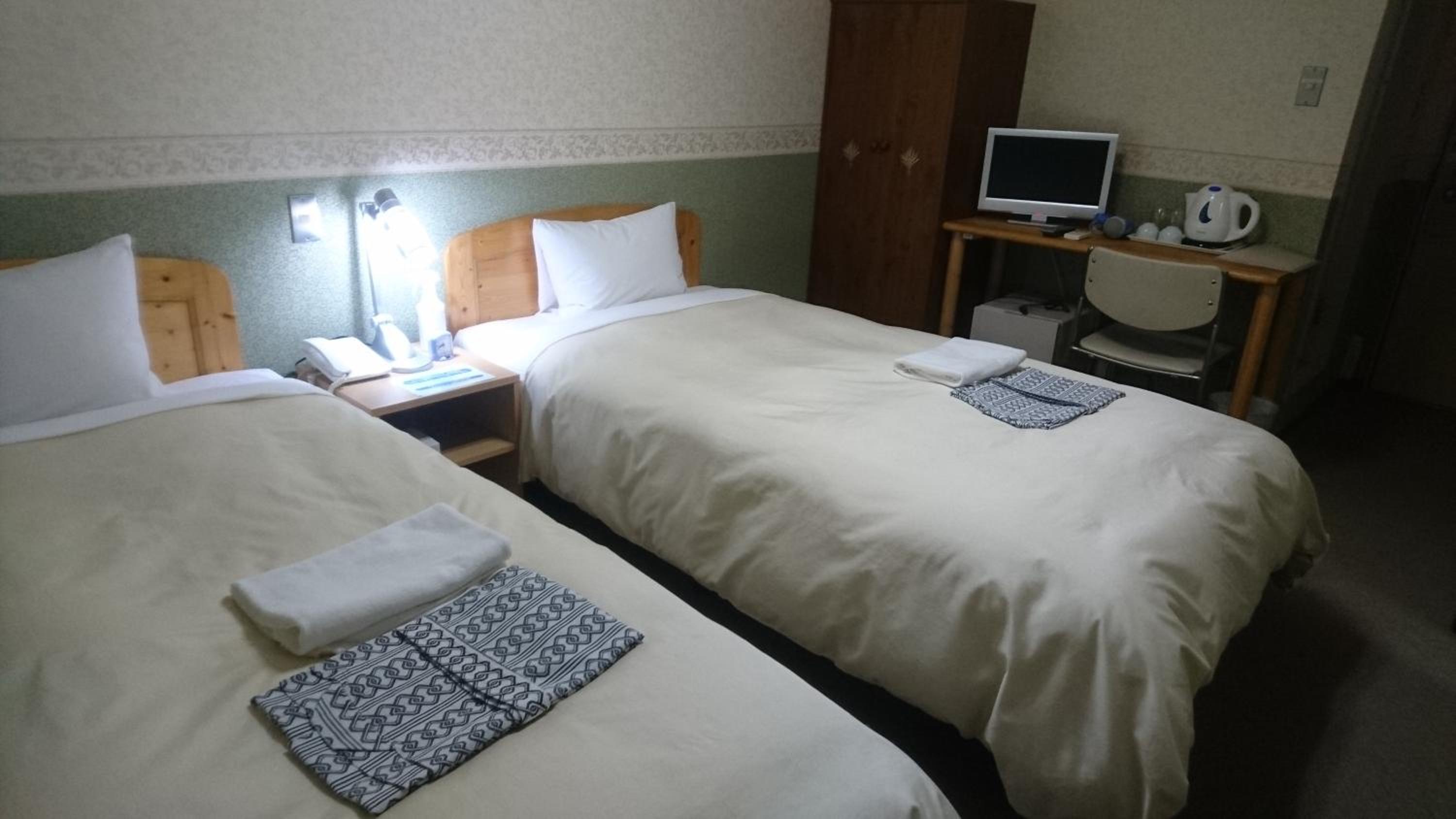 Twin Room - Smoking photo 1