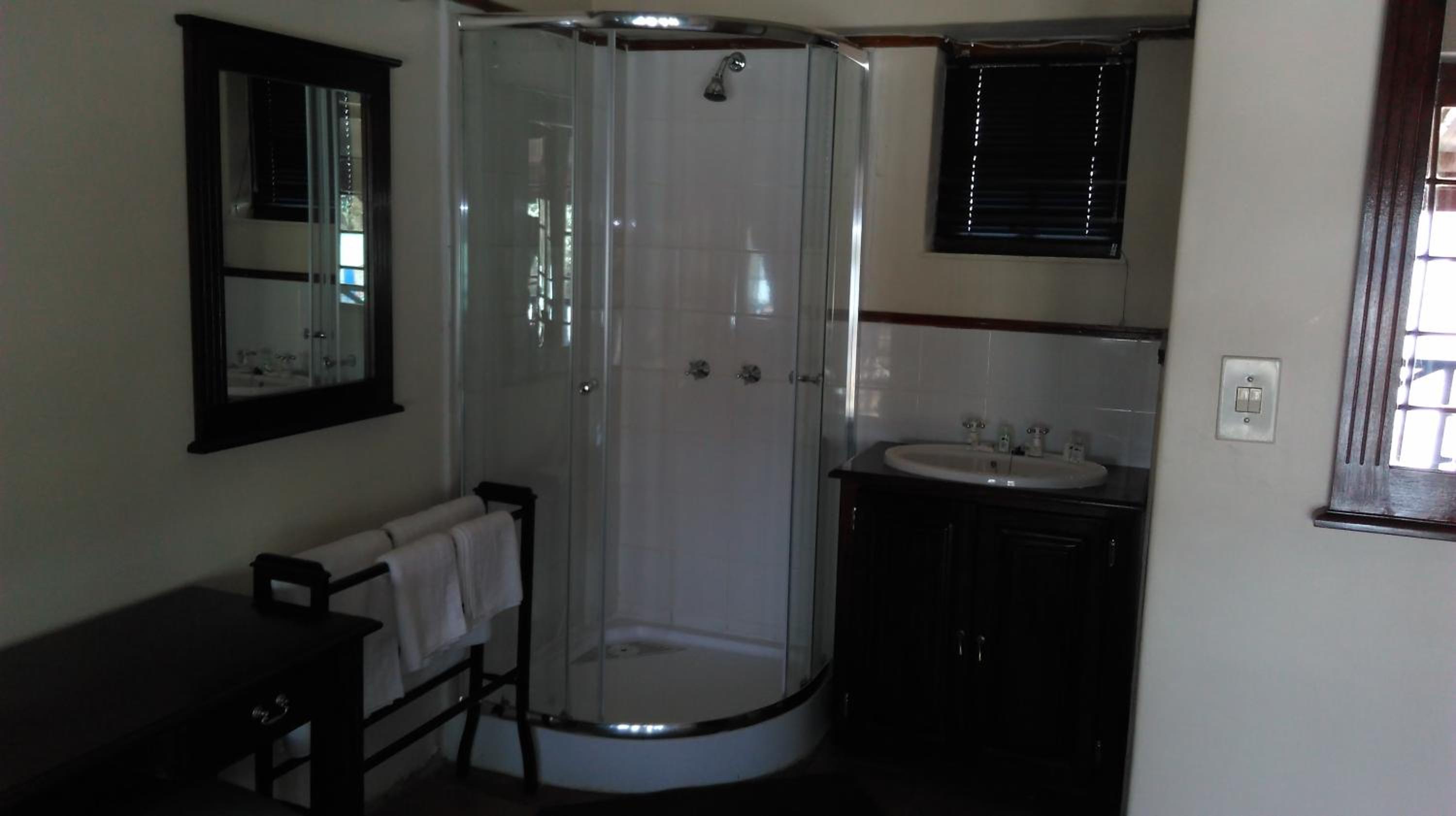 Twin Room with Shower - Photo 7