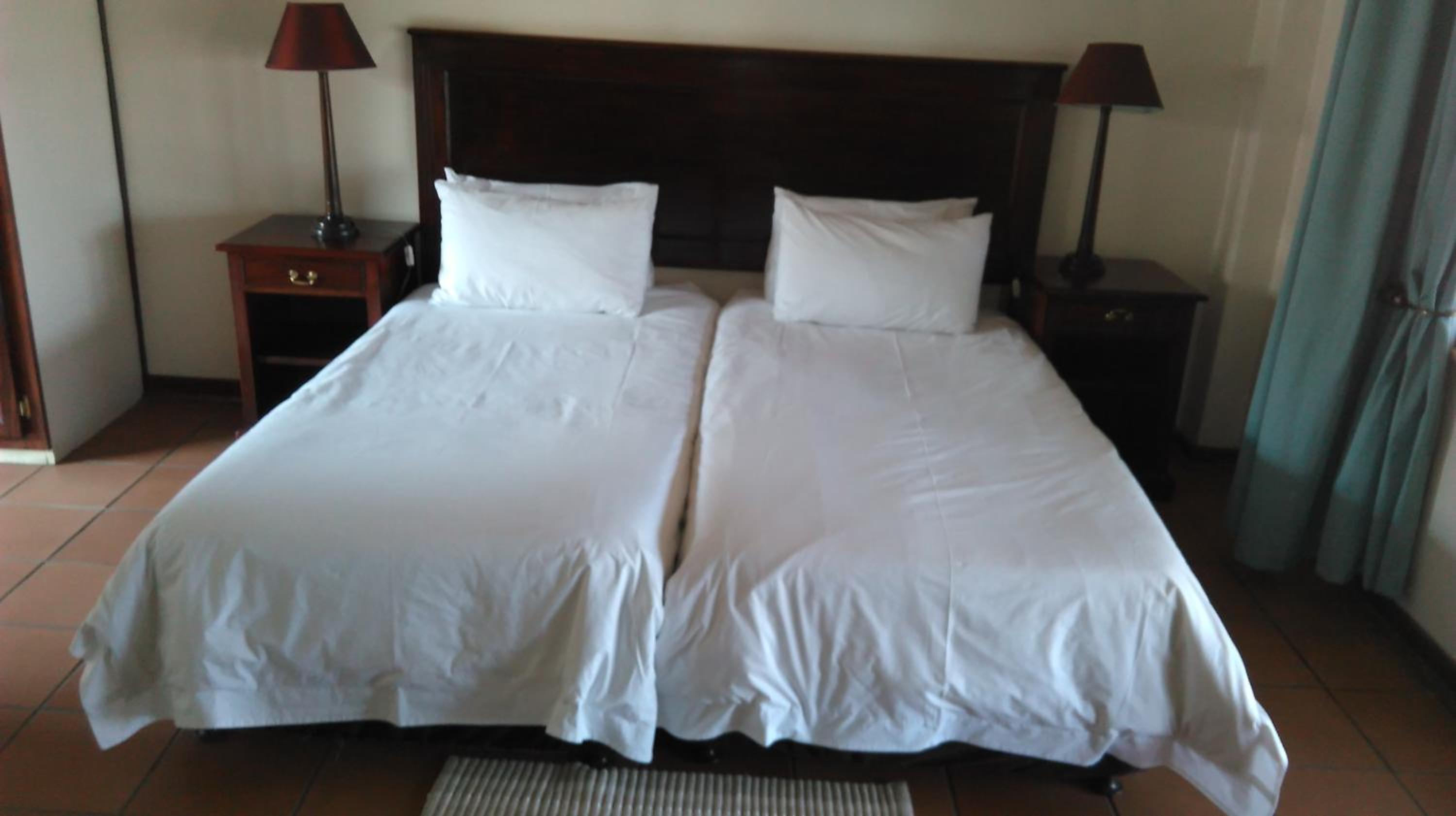 Twin Room with Shower - Photo 10