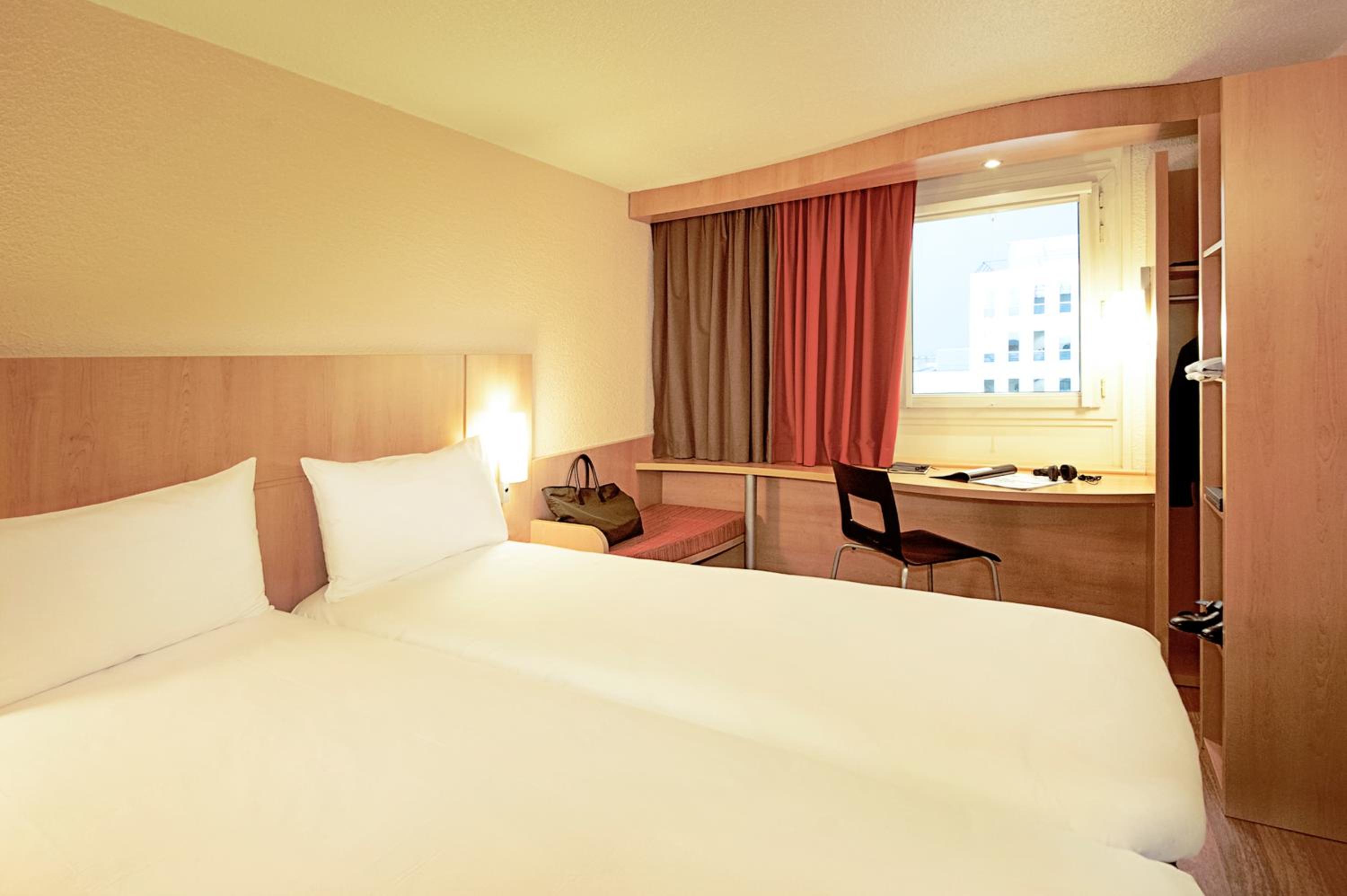 Standard Twin Room - Photo 5