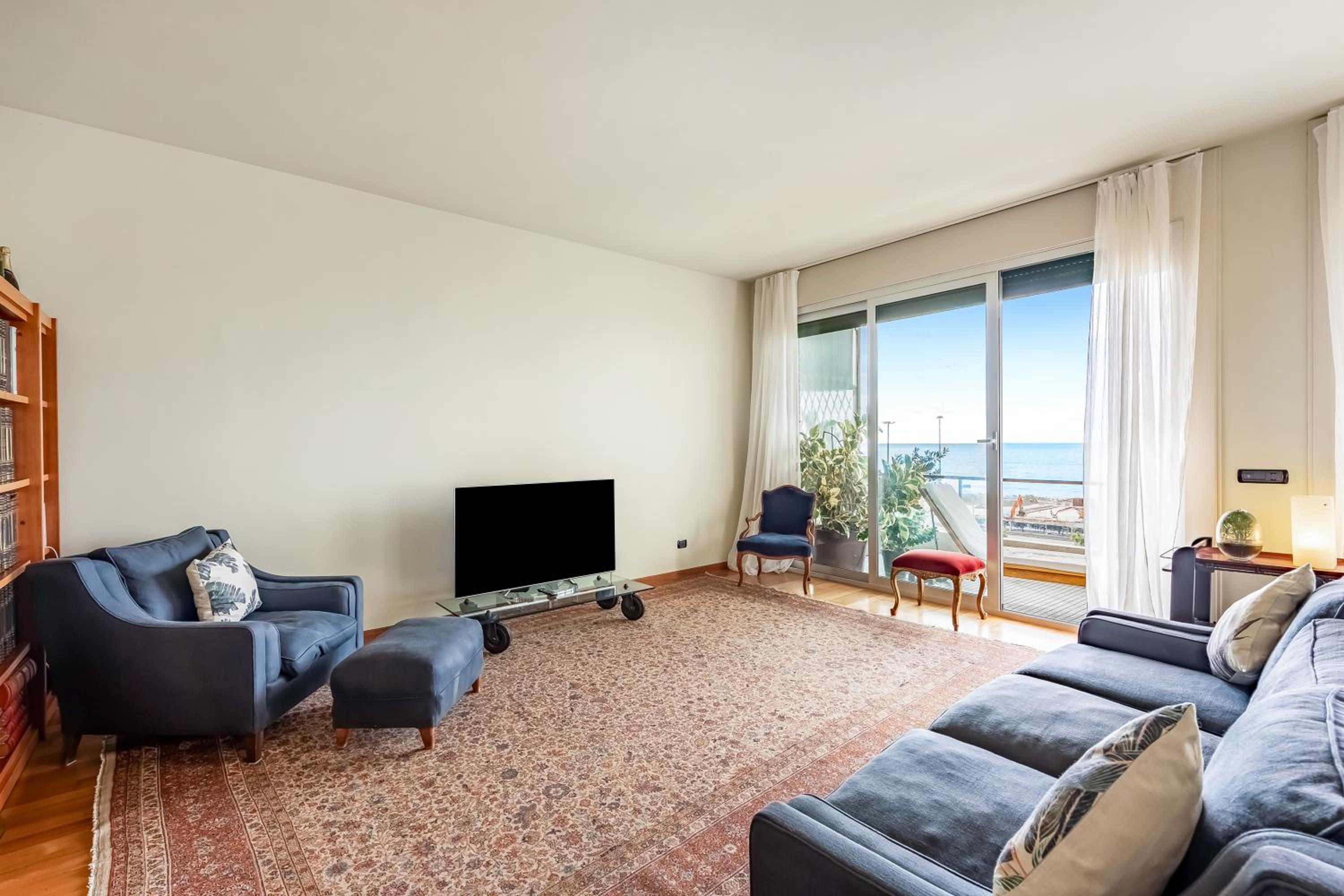 Two Bedroom Apartment with Terrace and Sea View