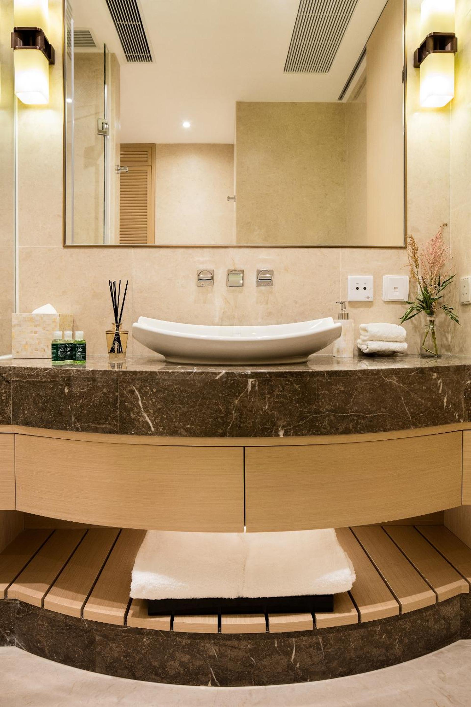 Burlington Suite King