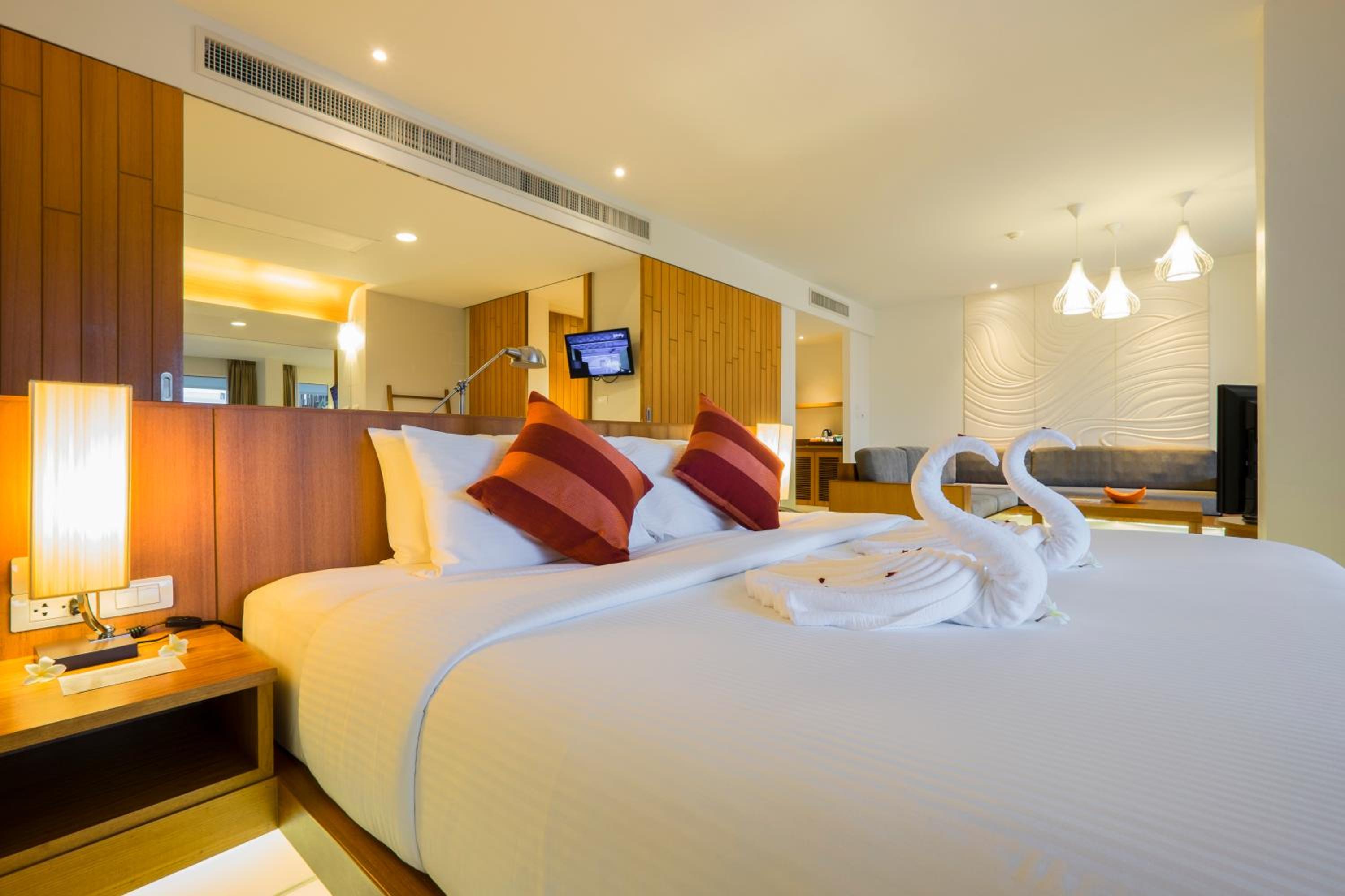 Suite Pool Access - Photo 9