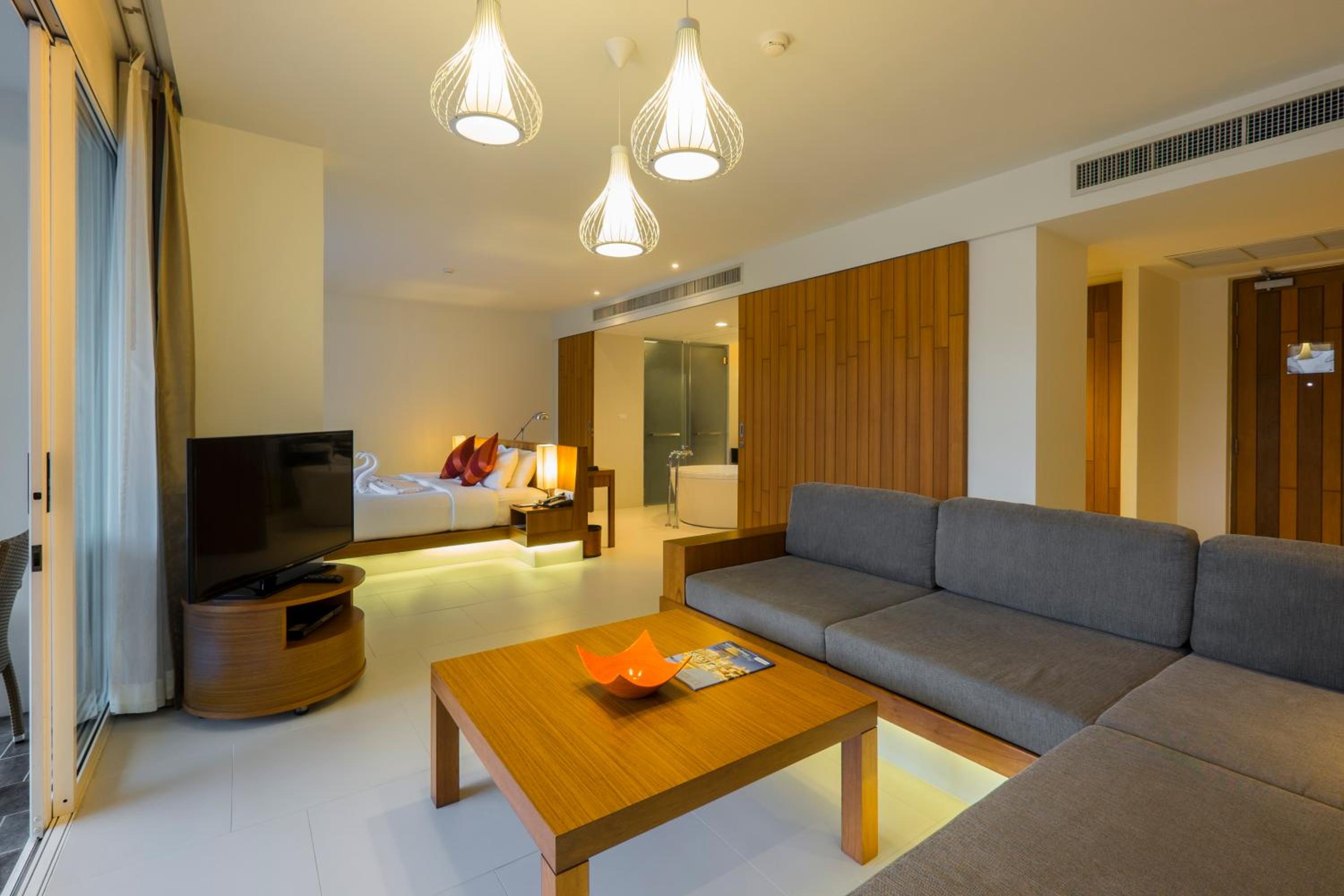 Suite Pool Access - Photo 8
