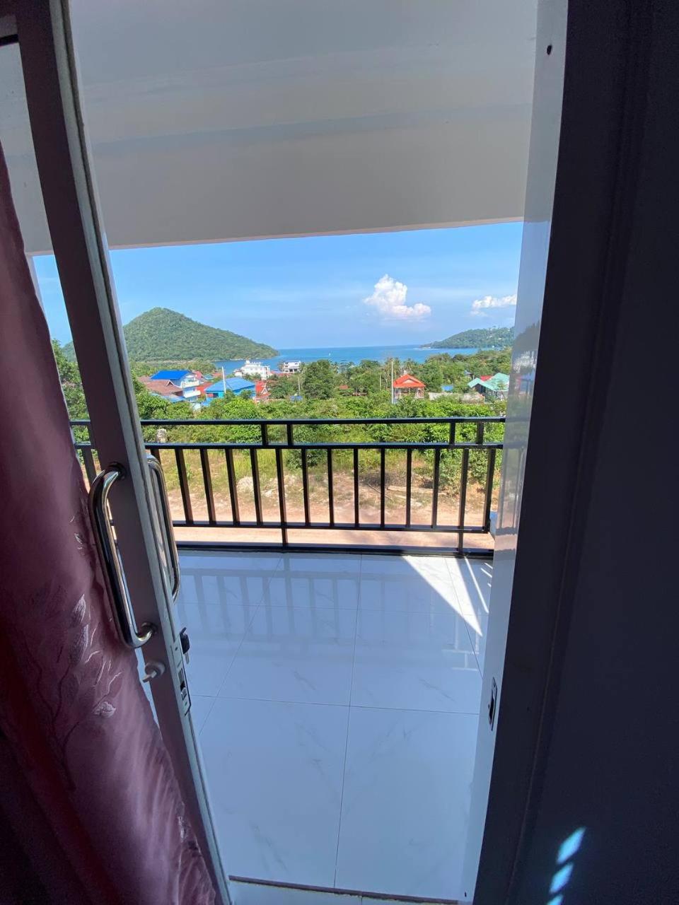 Bungalow with Sea View photo 2