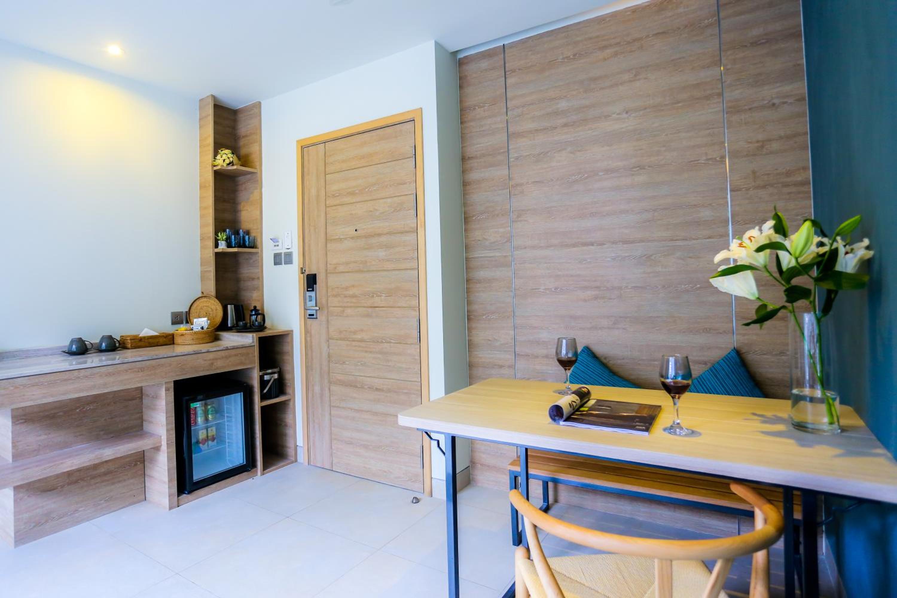 One-Bedroom Suite with Pool Access photo 2