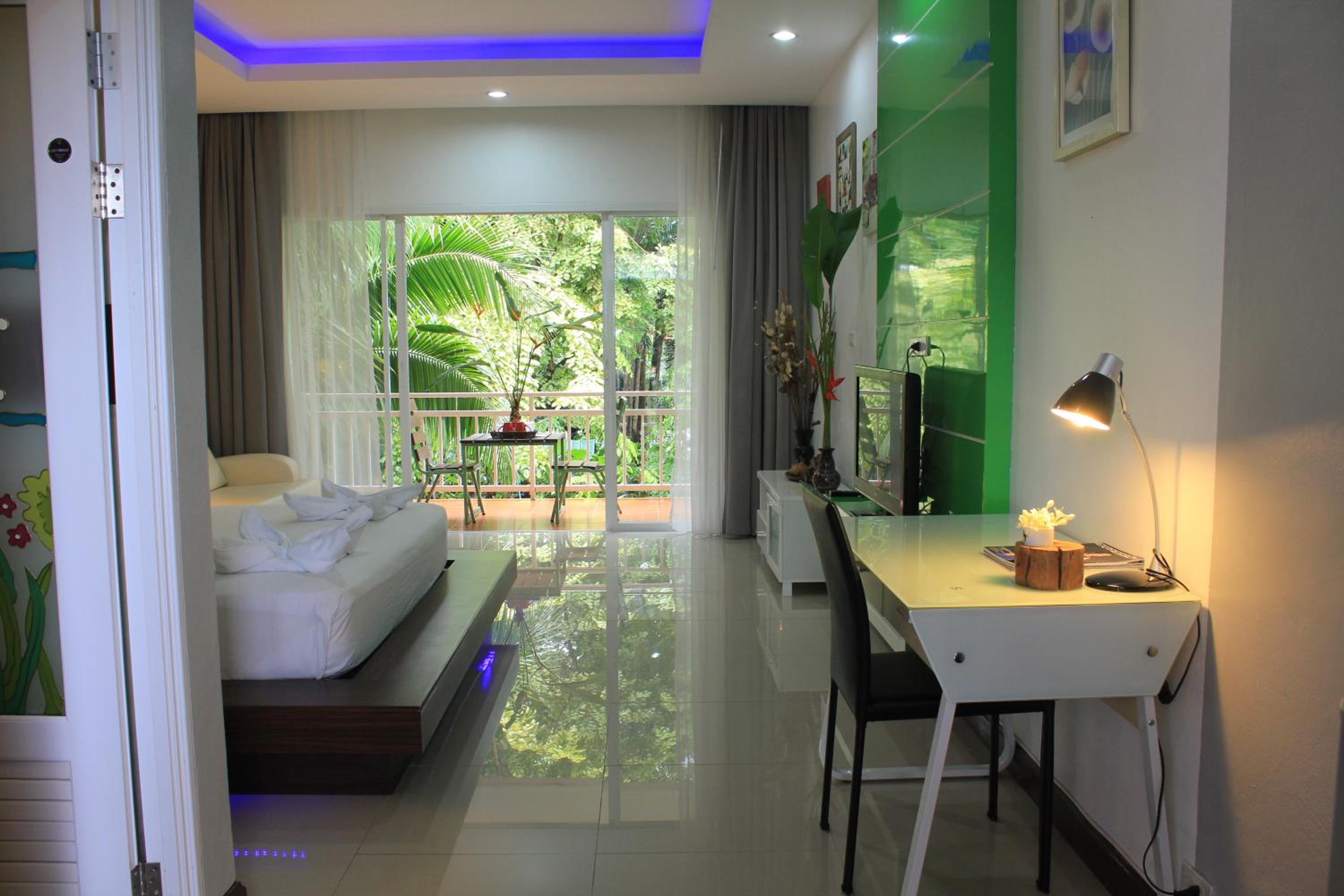 Studio with Garden View - Photo 28