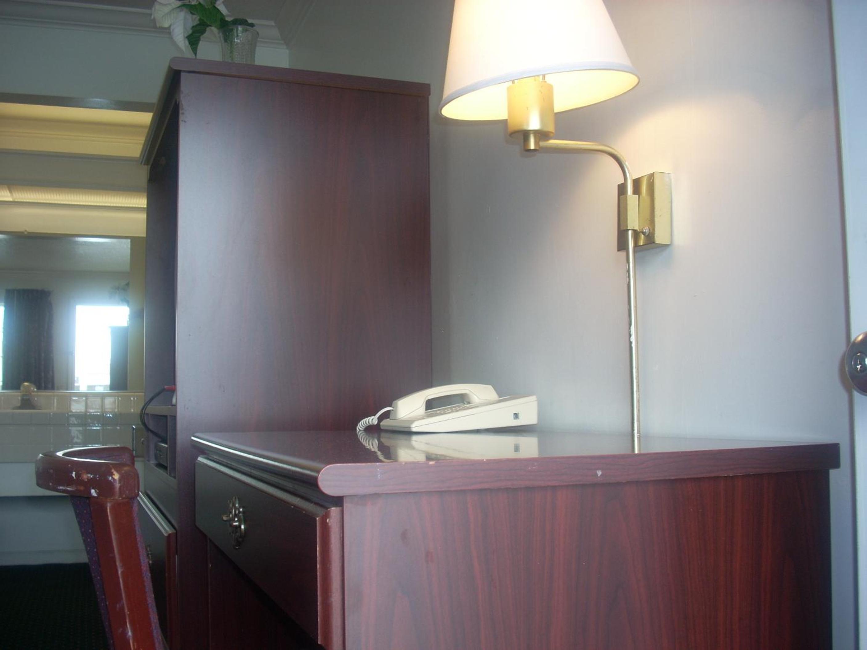Deluxe Queen Room - Photo 4