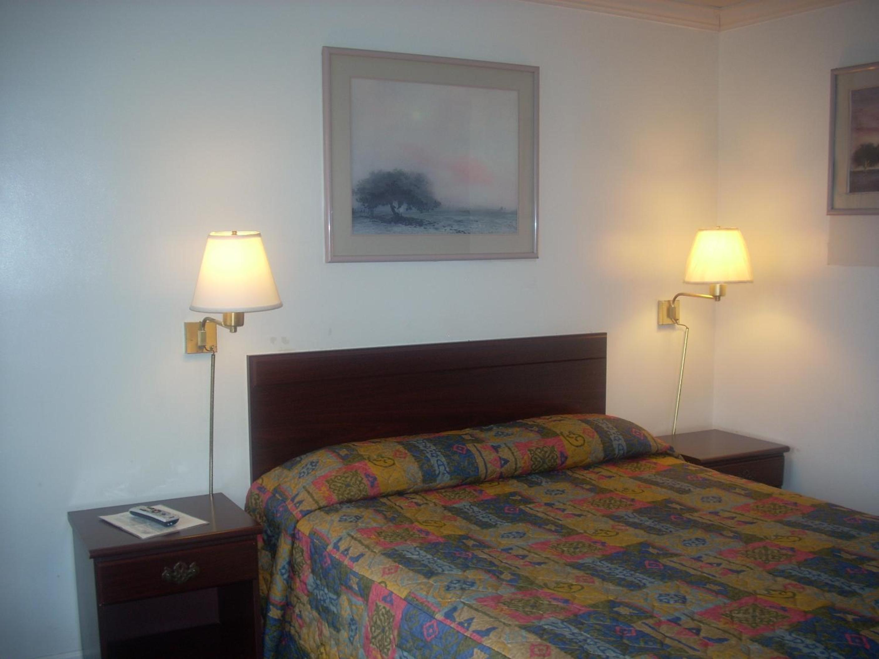 Single Room - Non-Smoking - Photo 6
