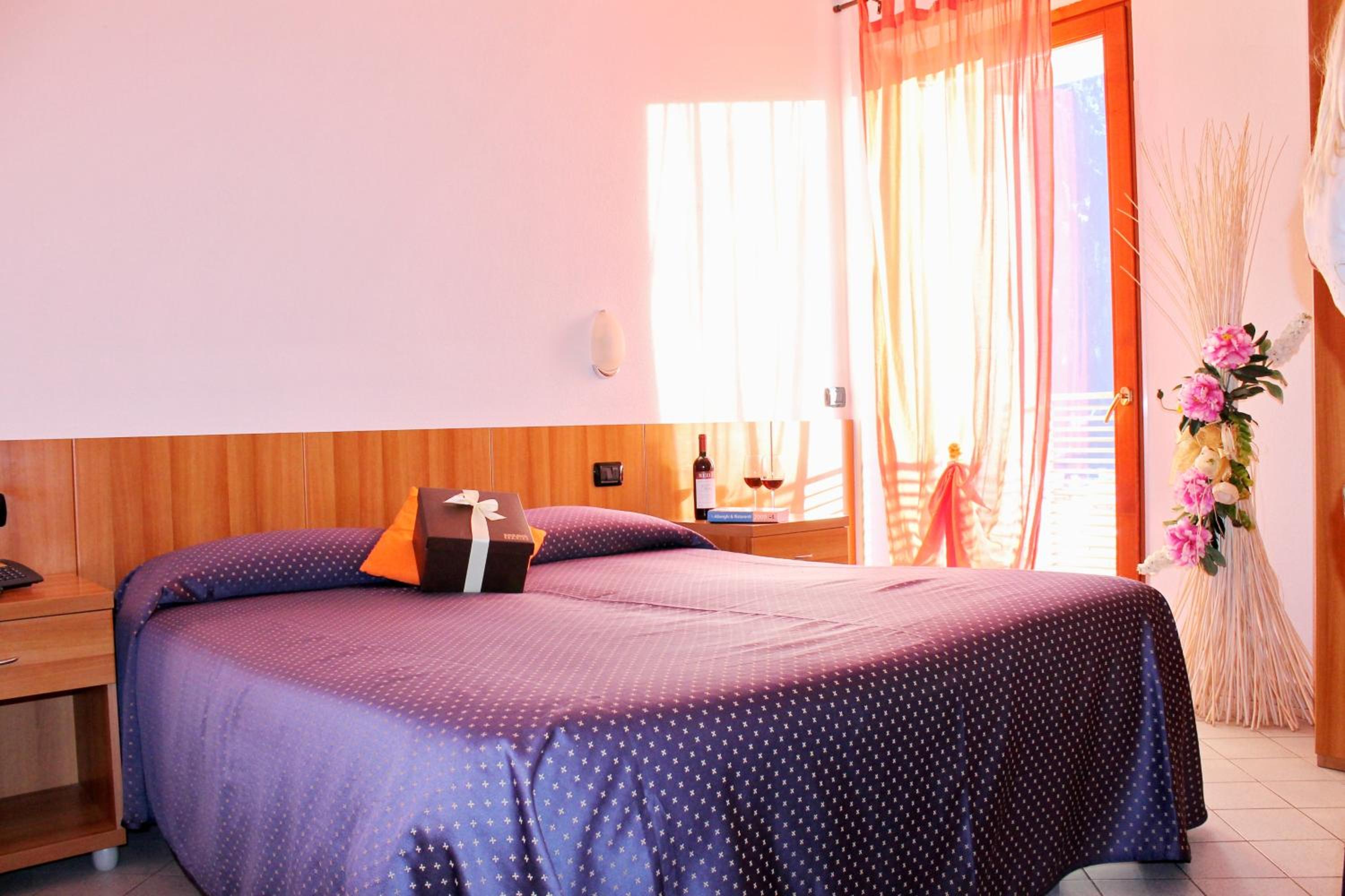 Double or Twin Room with Balcony - Photo 2