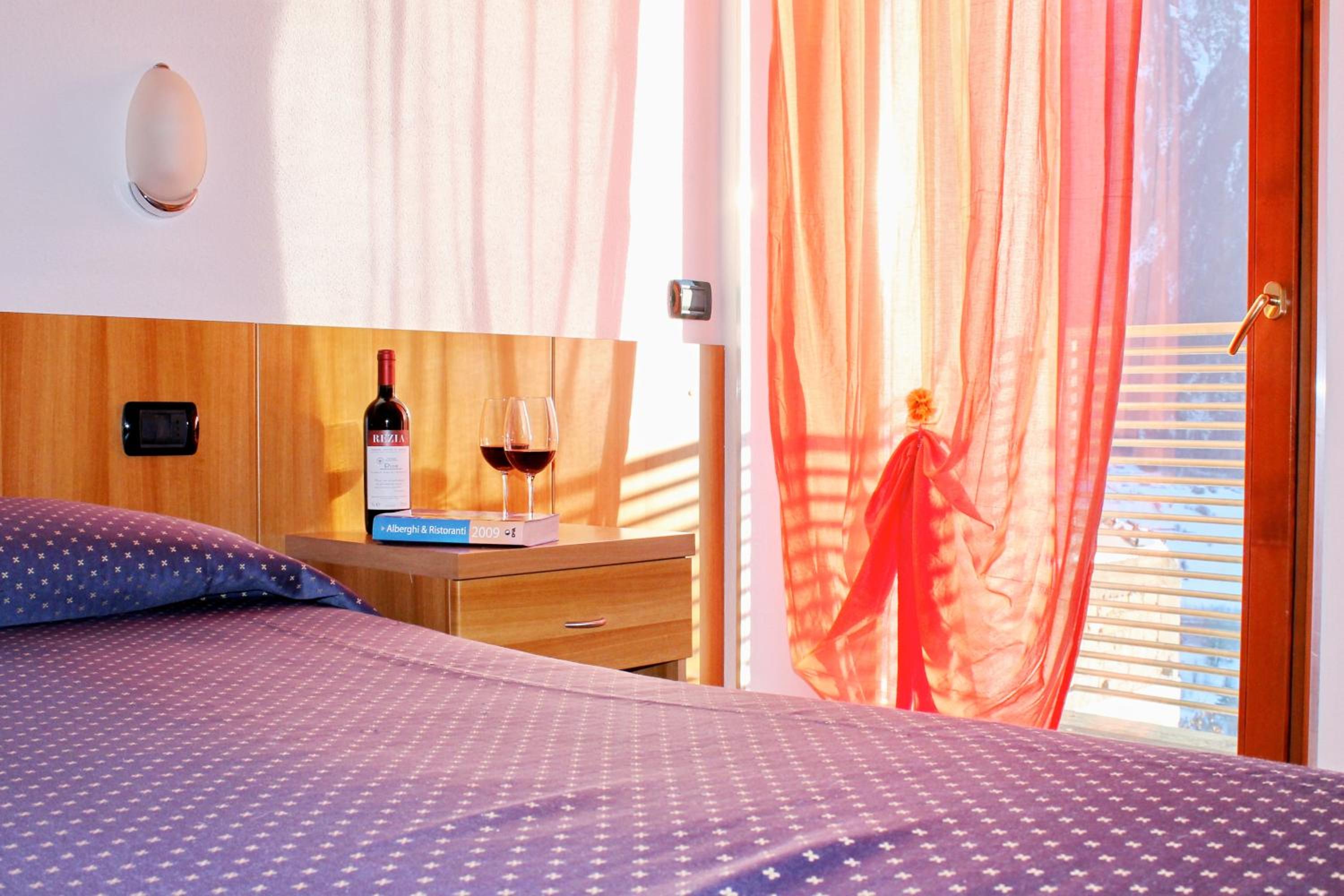 Double or Twin Room with Balcony - Photo 3