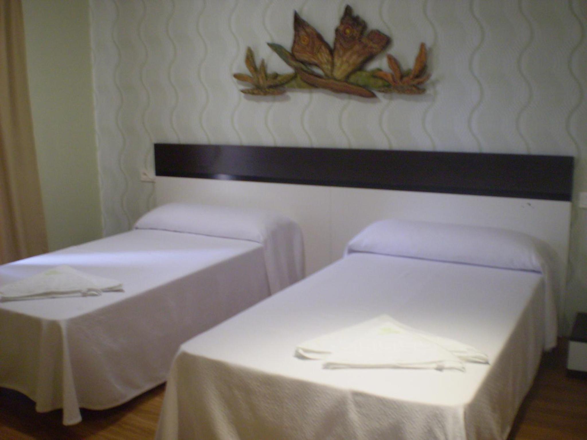 Twin Room - Photo 1
