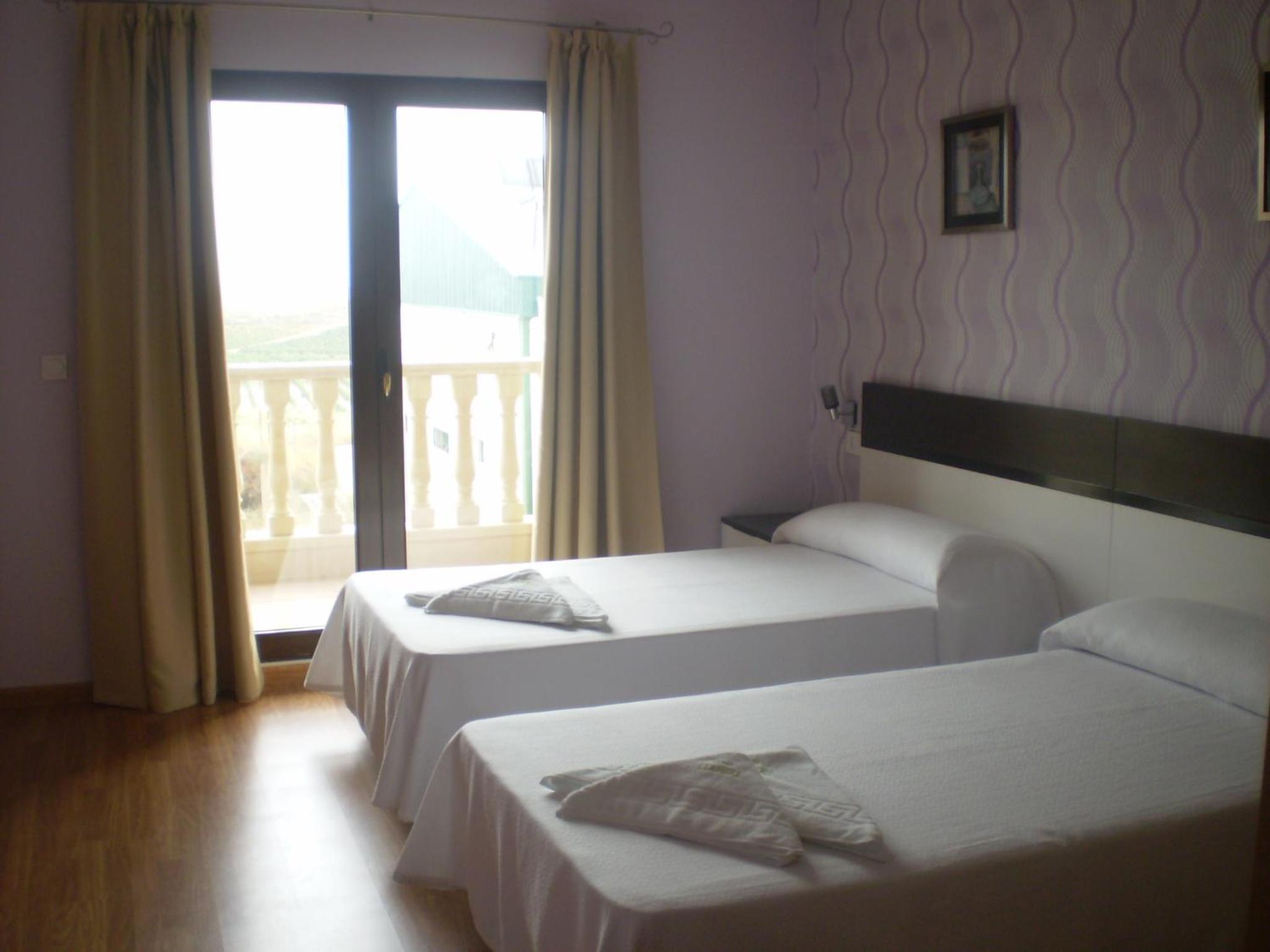 Twin Room - Photo 2
