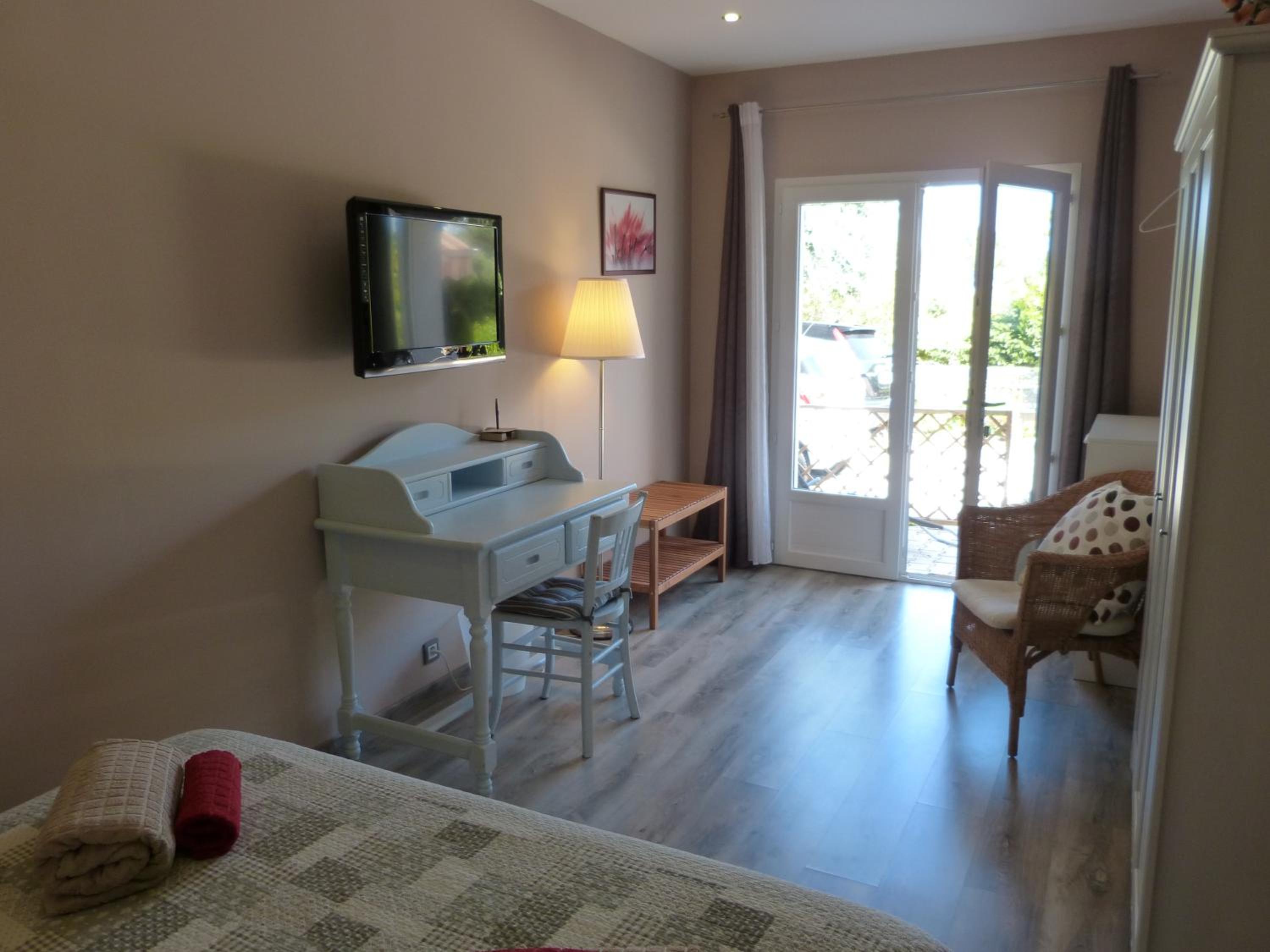 One-Bedroom Apartment - Ground Floor photo 2