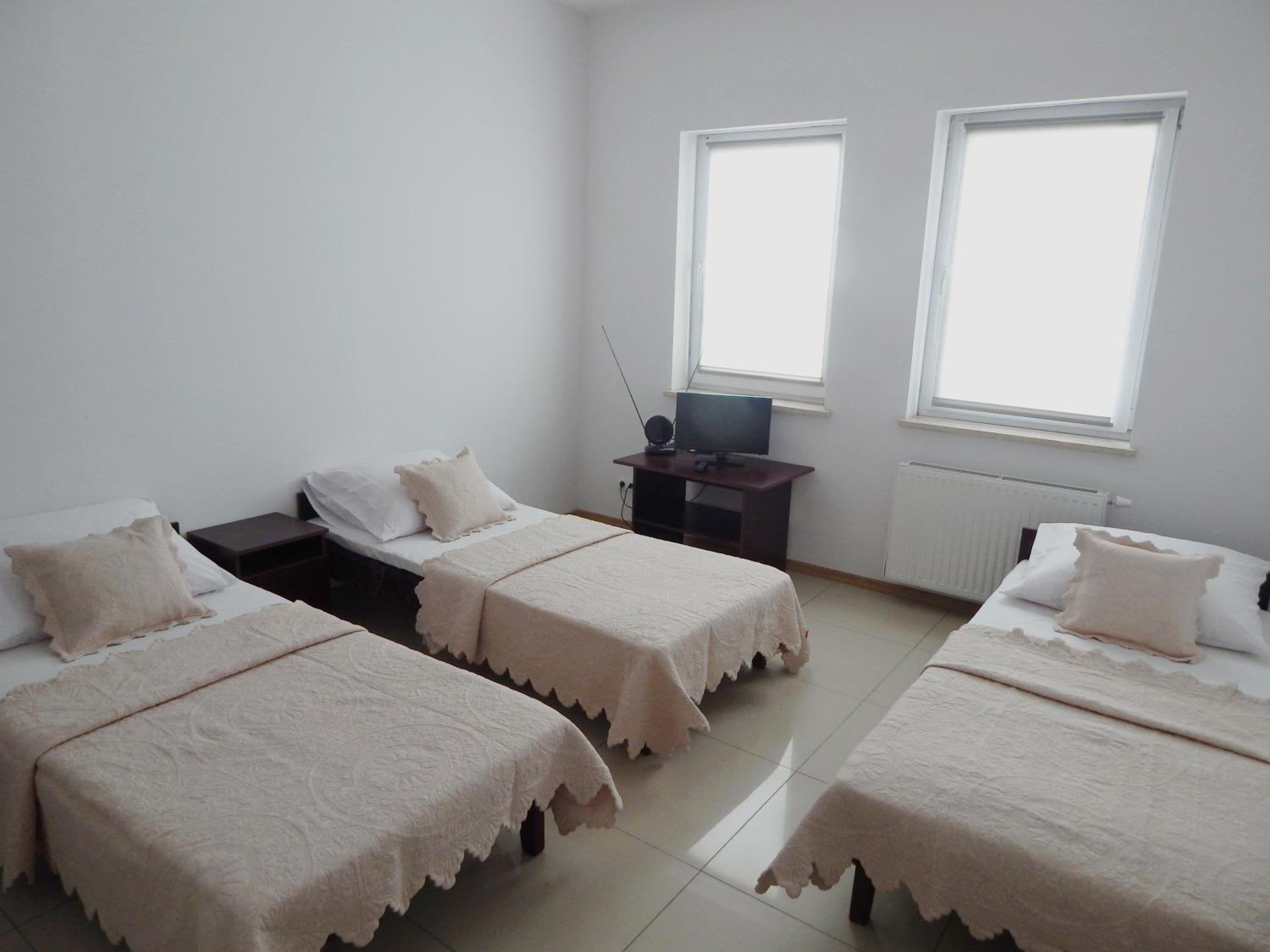 Triple Room with Television - Photo 5