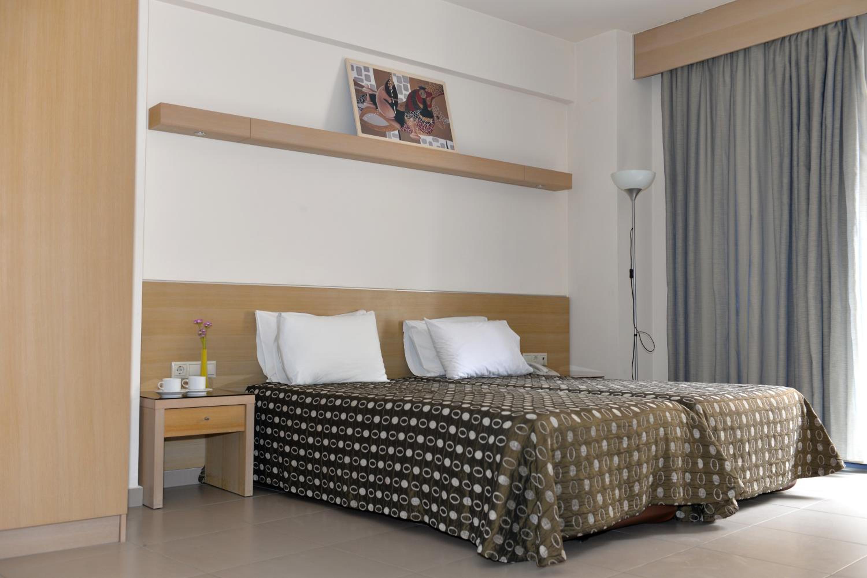 Standard Twin Room - Photo 1