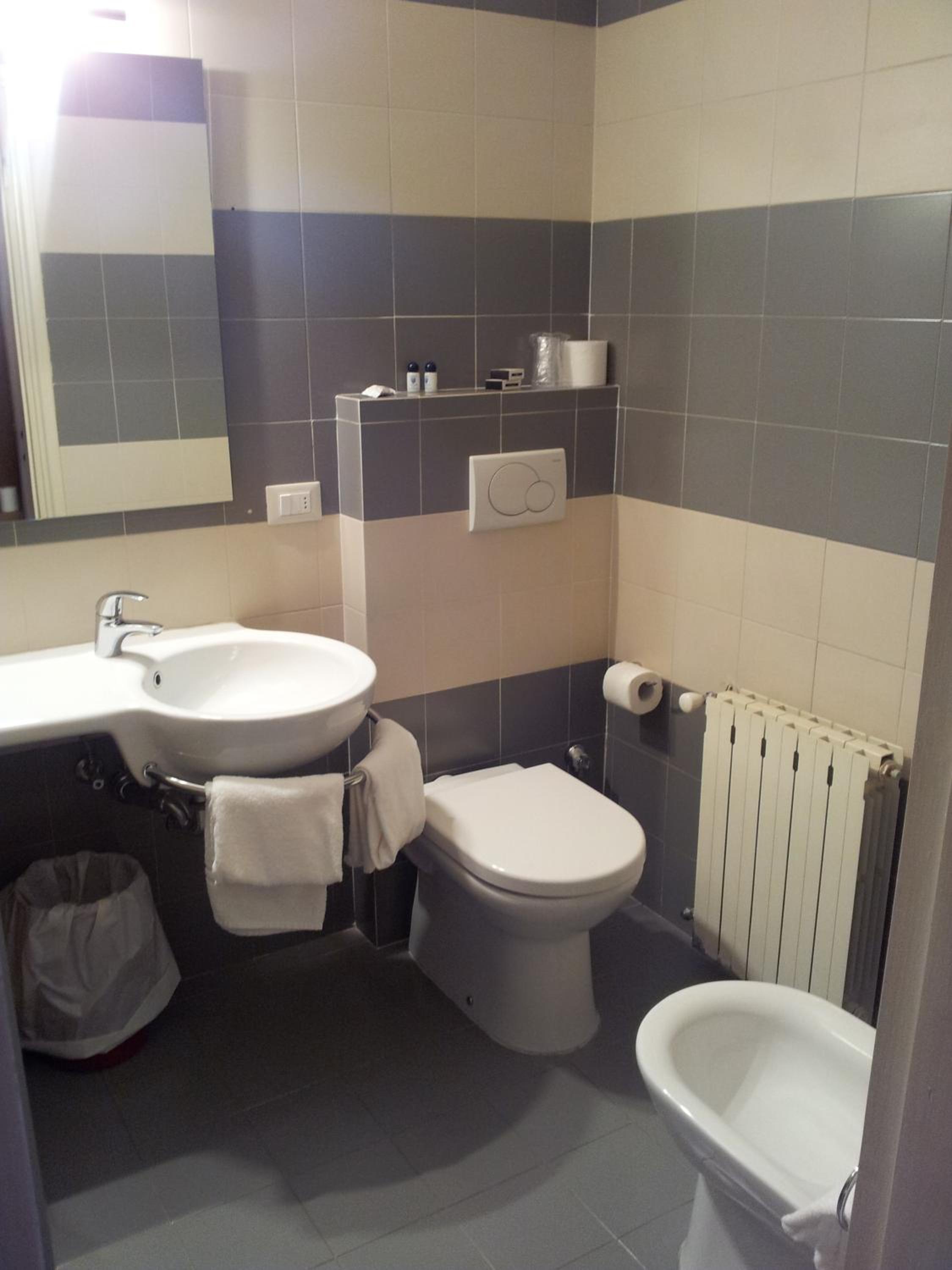 Double or Twin Room - Photo 18