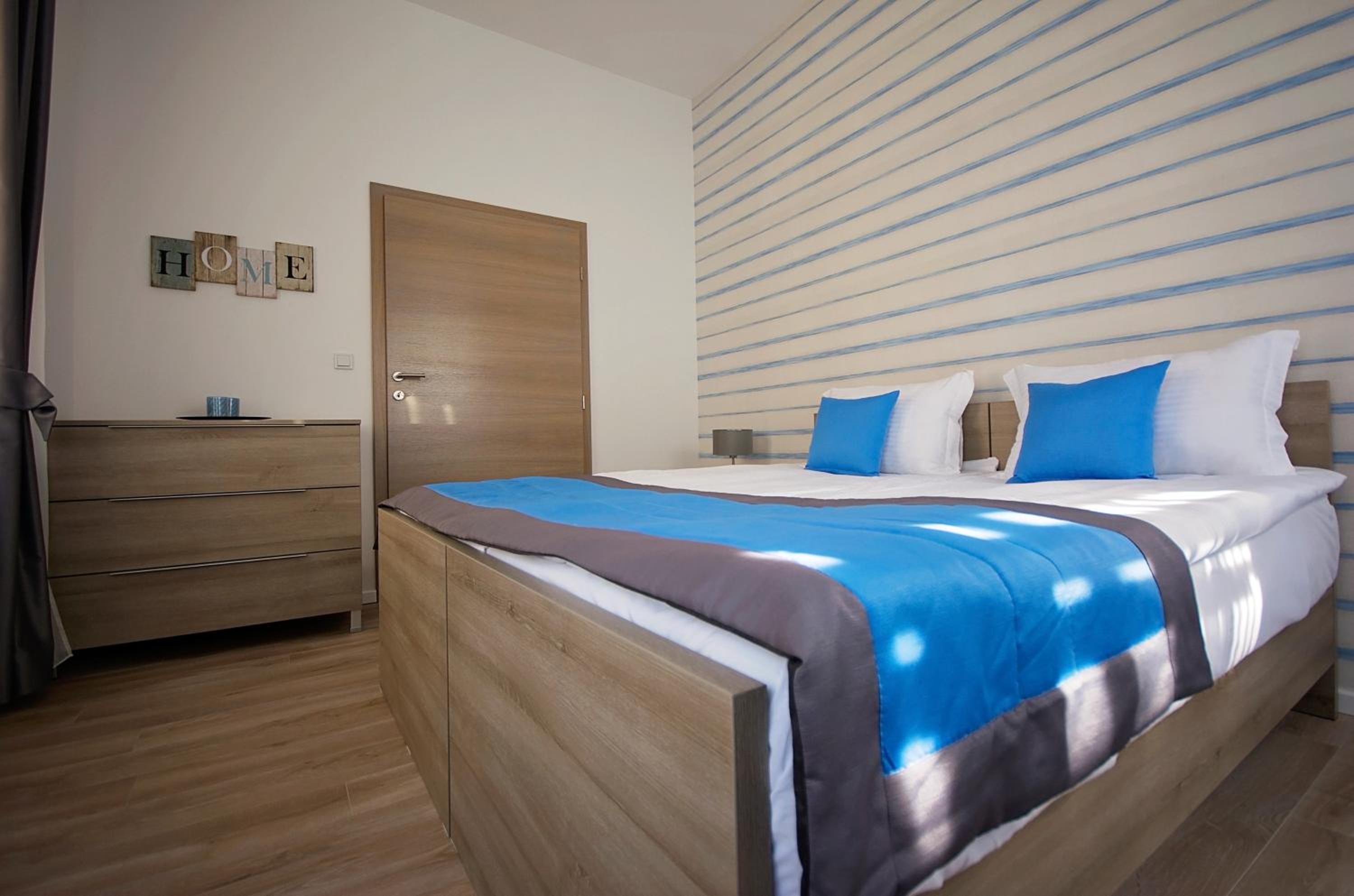 One-Bedroom Apartment - Photo 4