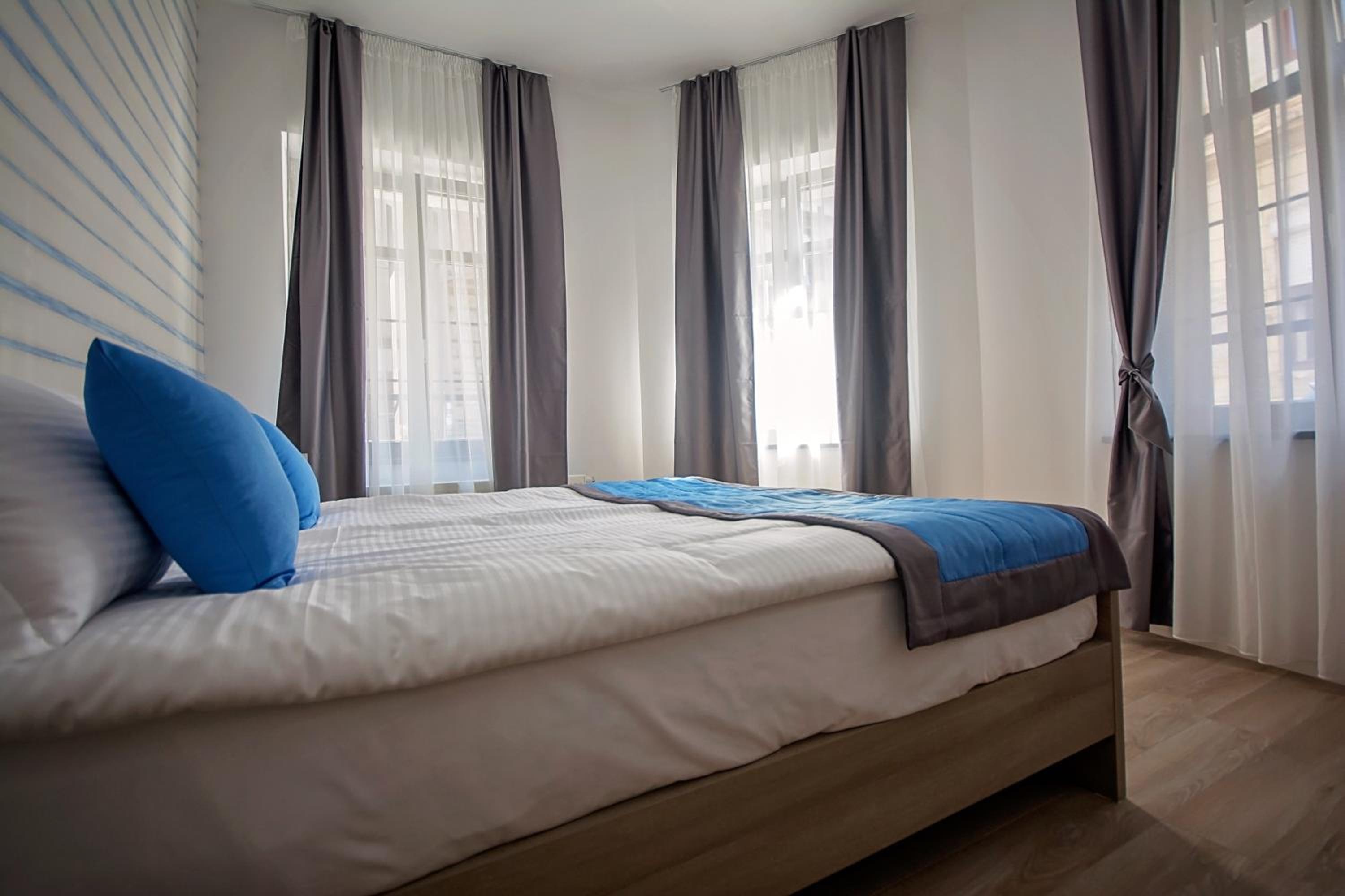 One-Bedroom Apartment - Photo 1