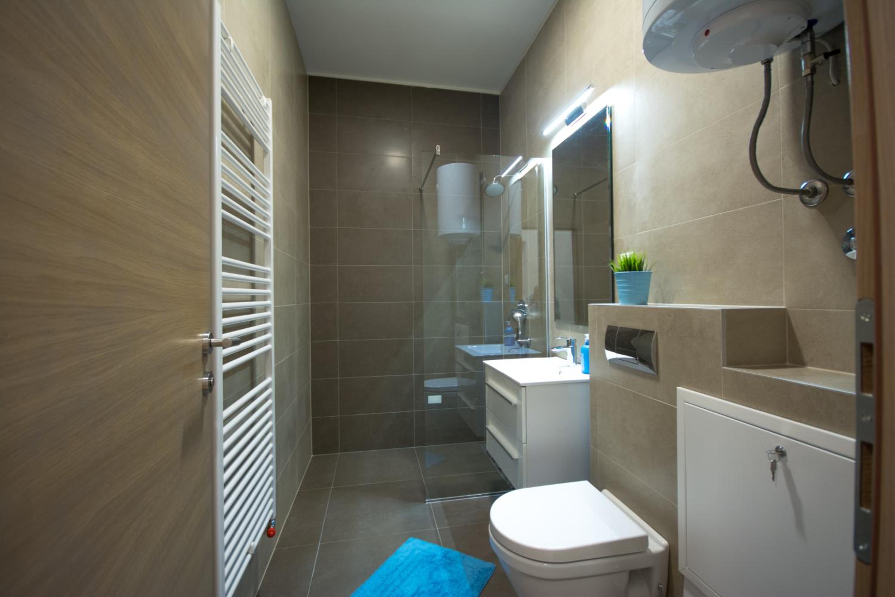 One-Bedroom Apartment - Photo 3